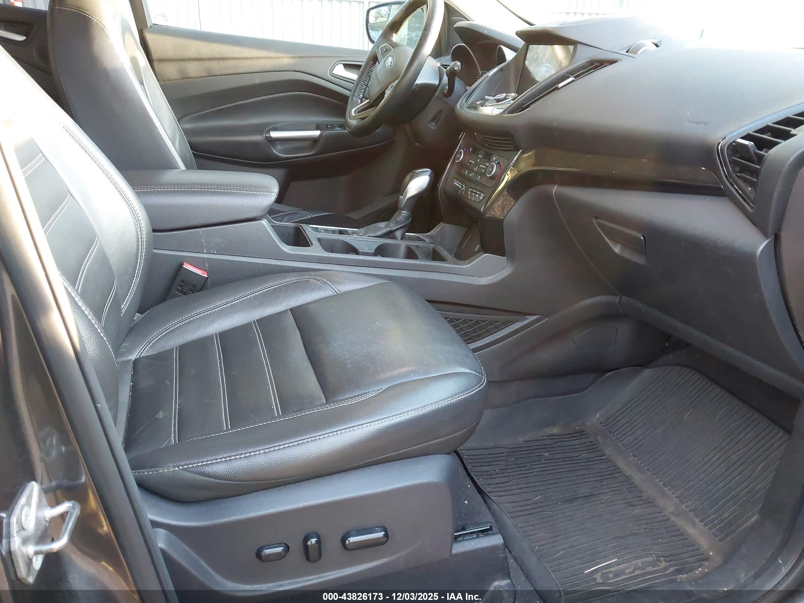 FORD ESCAPE image 5