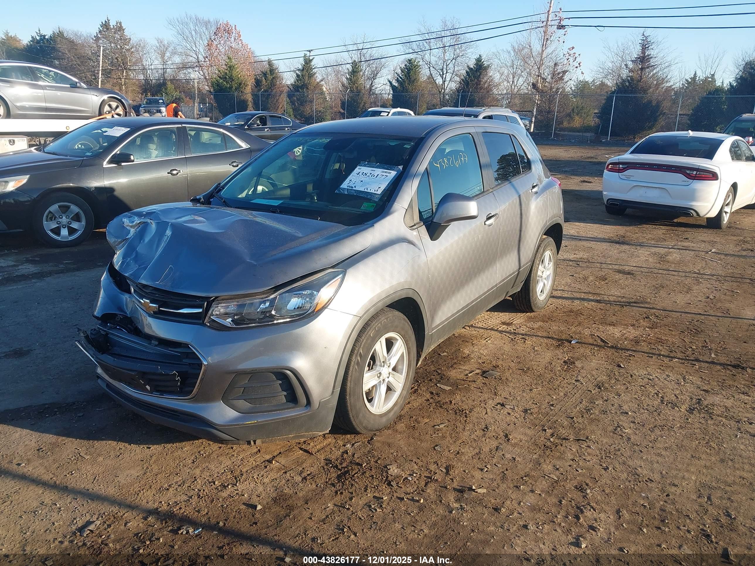 CHEVROLET TRAX image 2