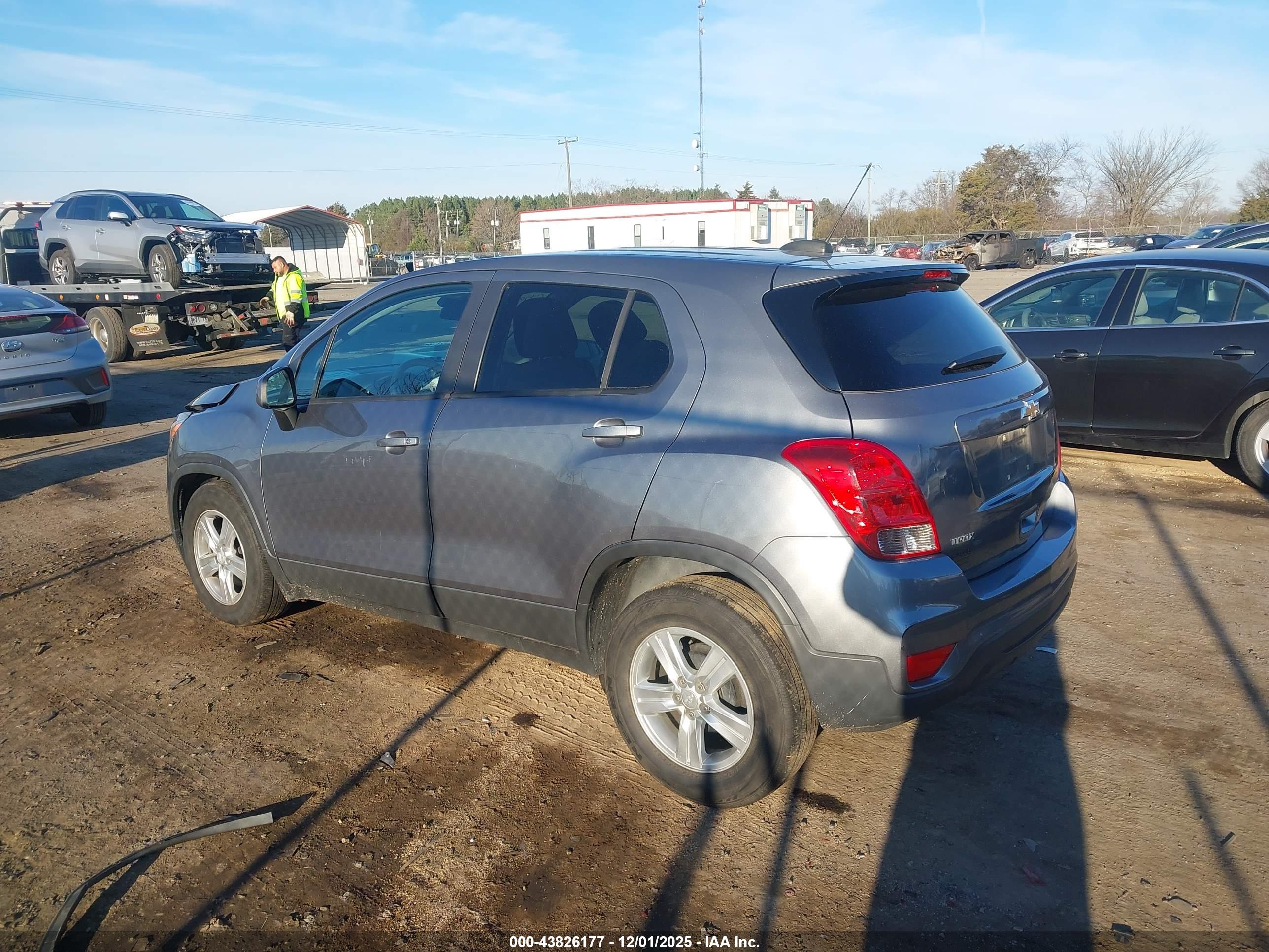 CHEVROLET TRAX image 3