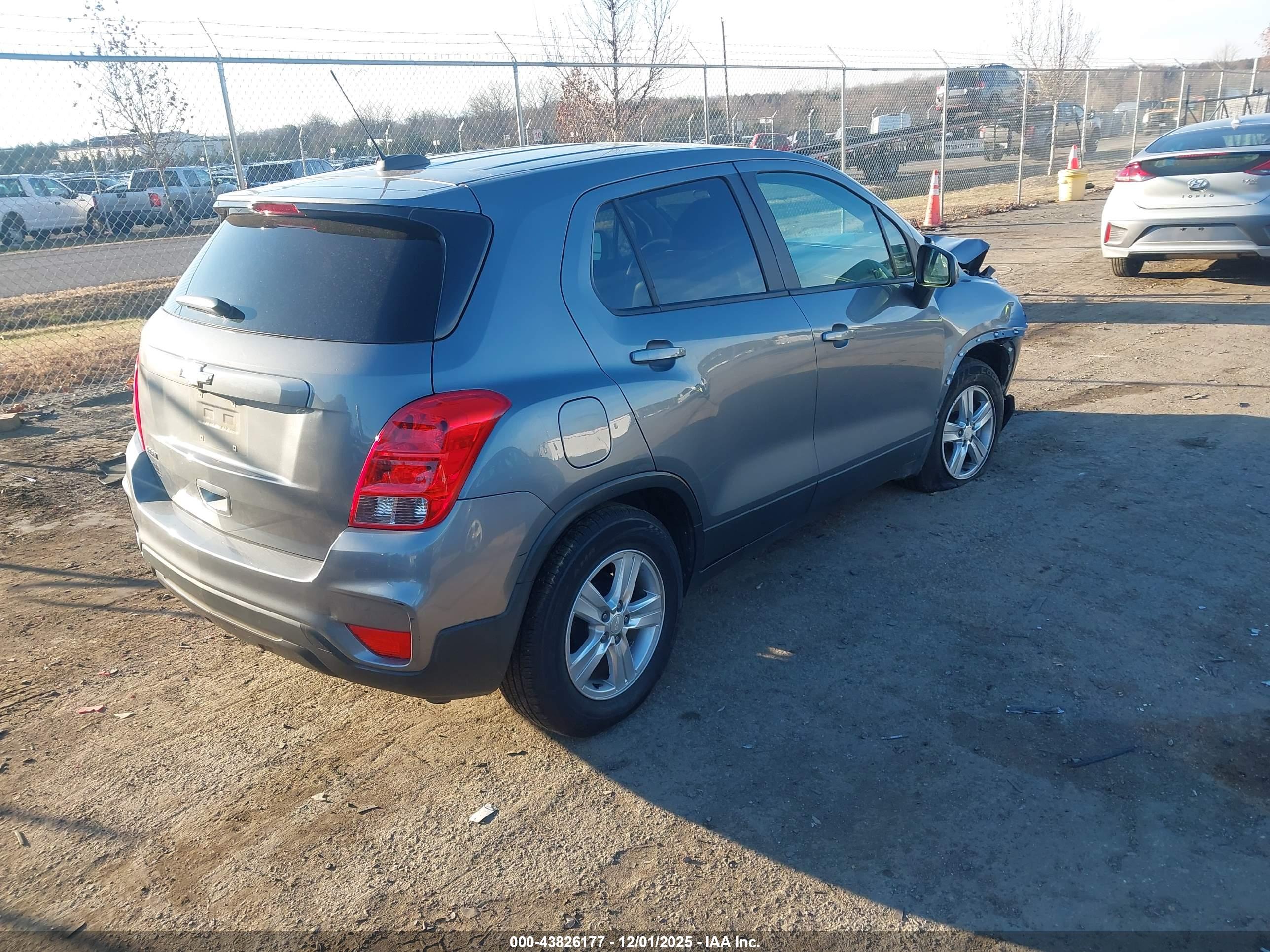 CHEVROLET TRAX image 4