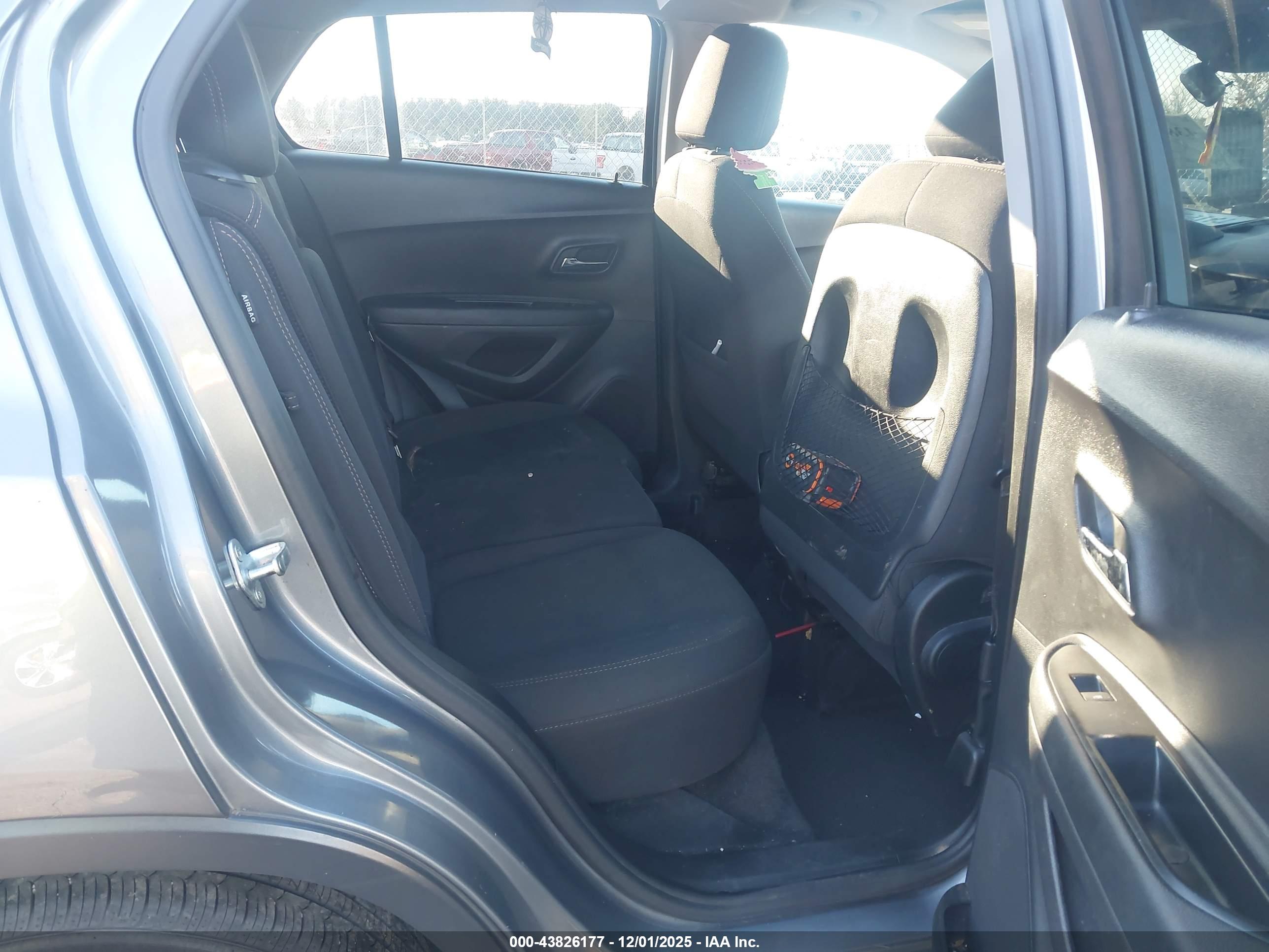 CHEVROLET TRAX image 8