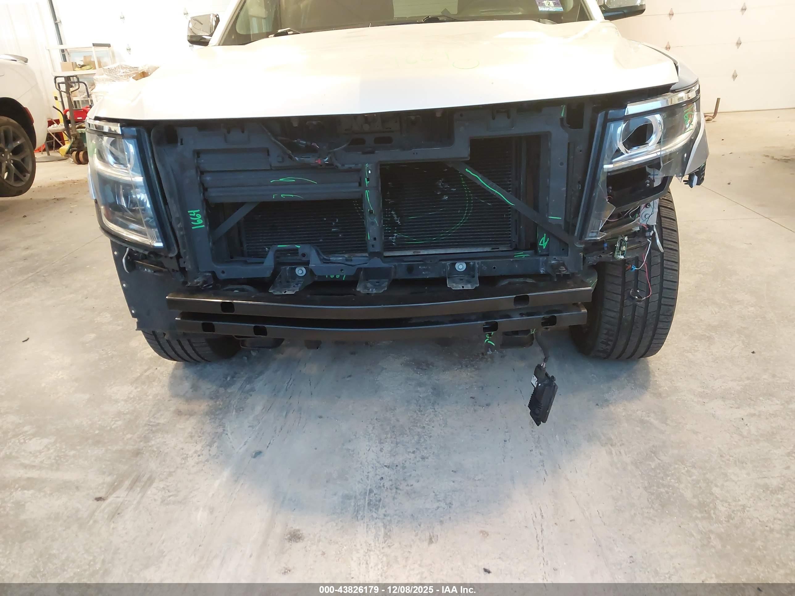 CHEVROLET SUBURBAN image 6