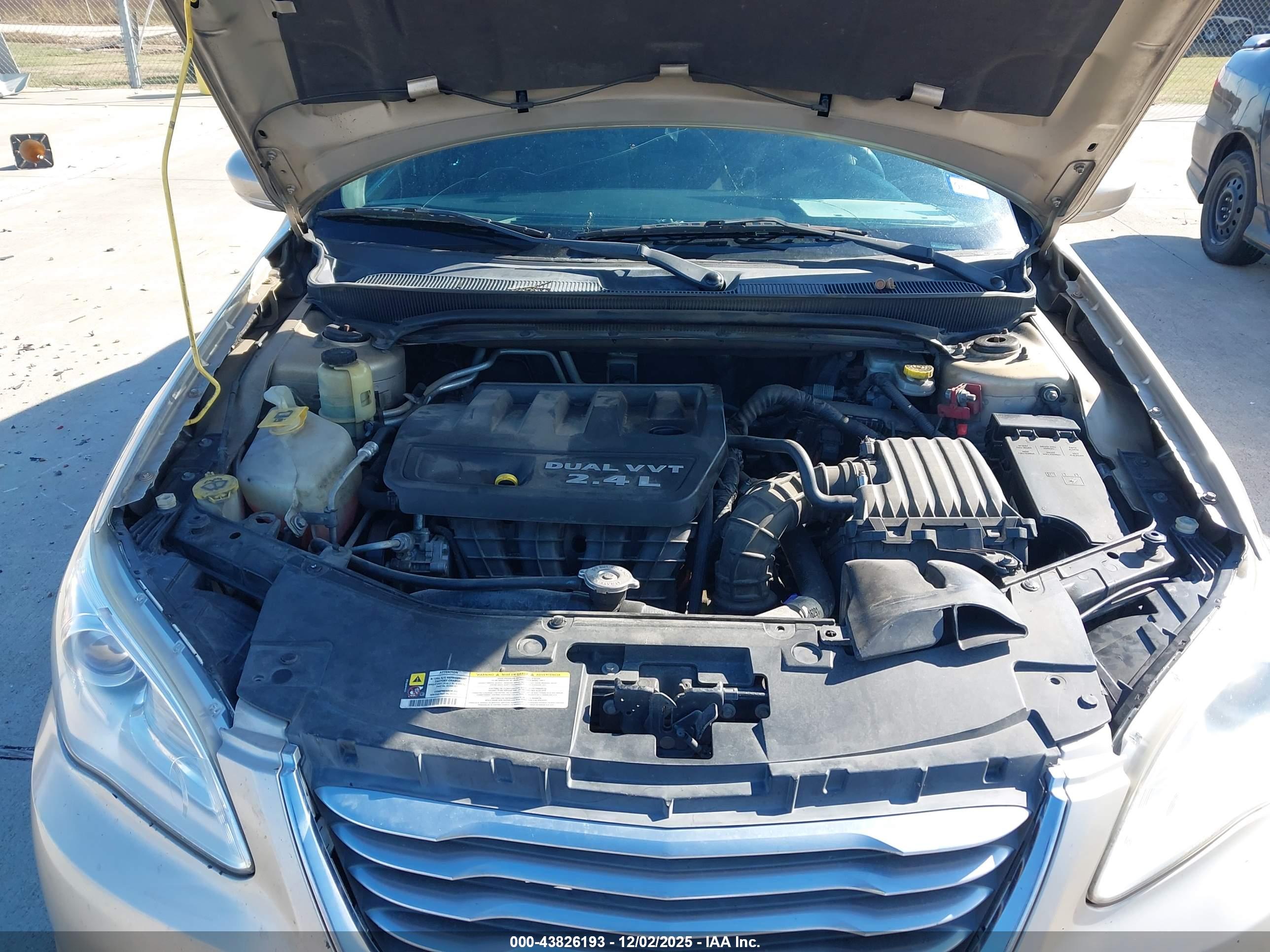 CHRYSLER 200 image 10