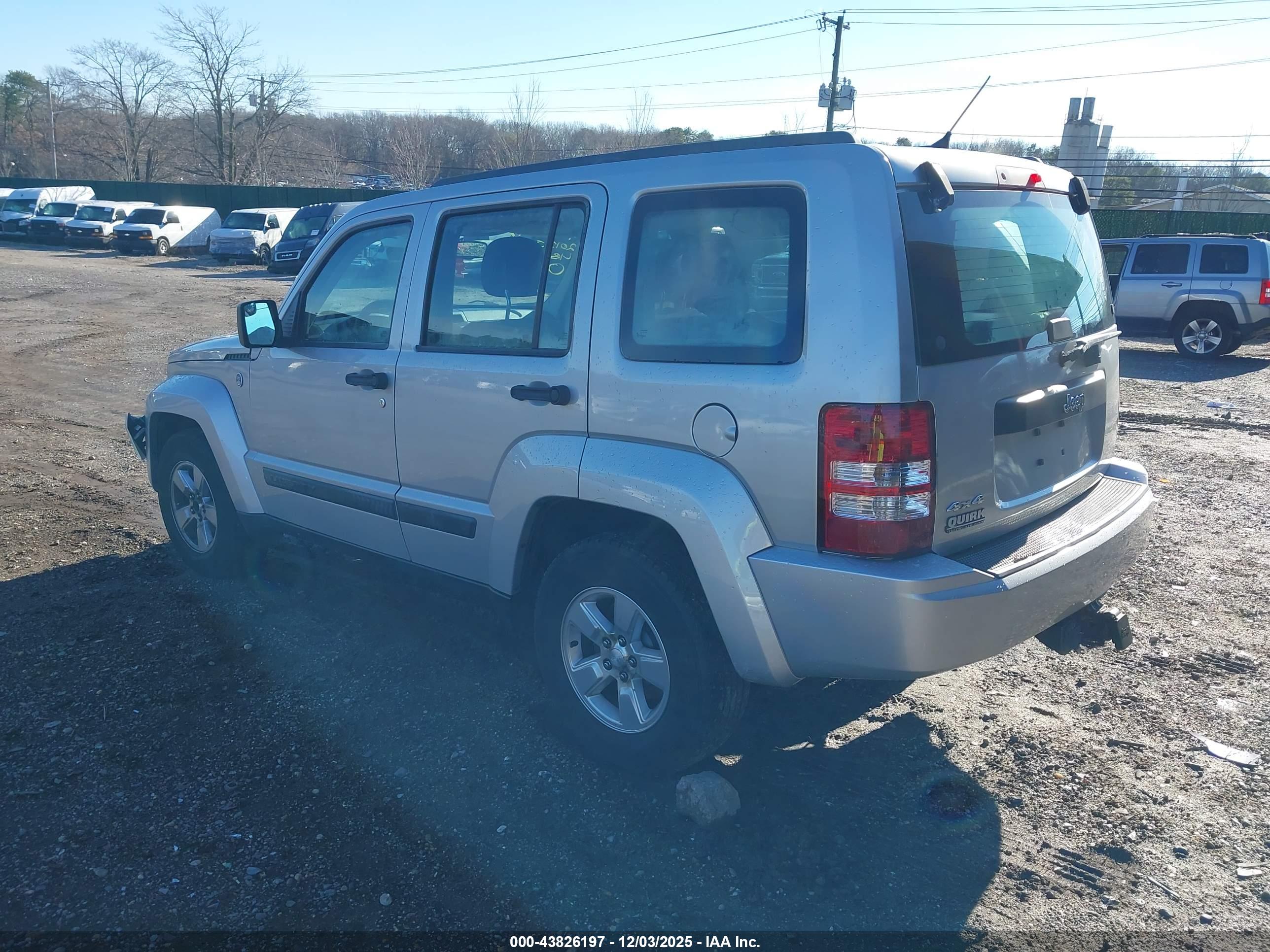 JEEP LIBERTY image 3