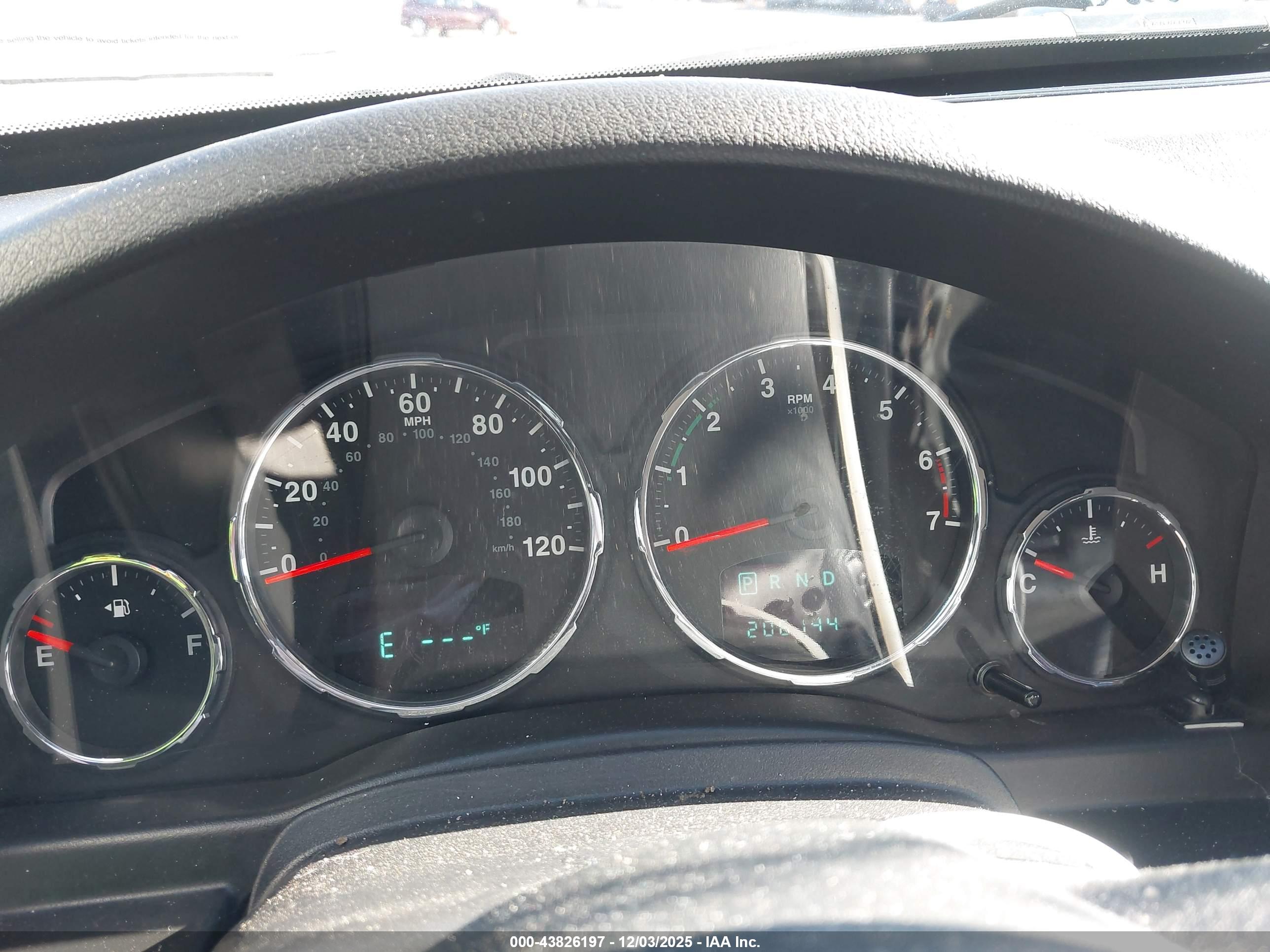 JEEP LIBERTY image 7