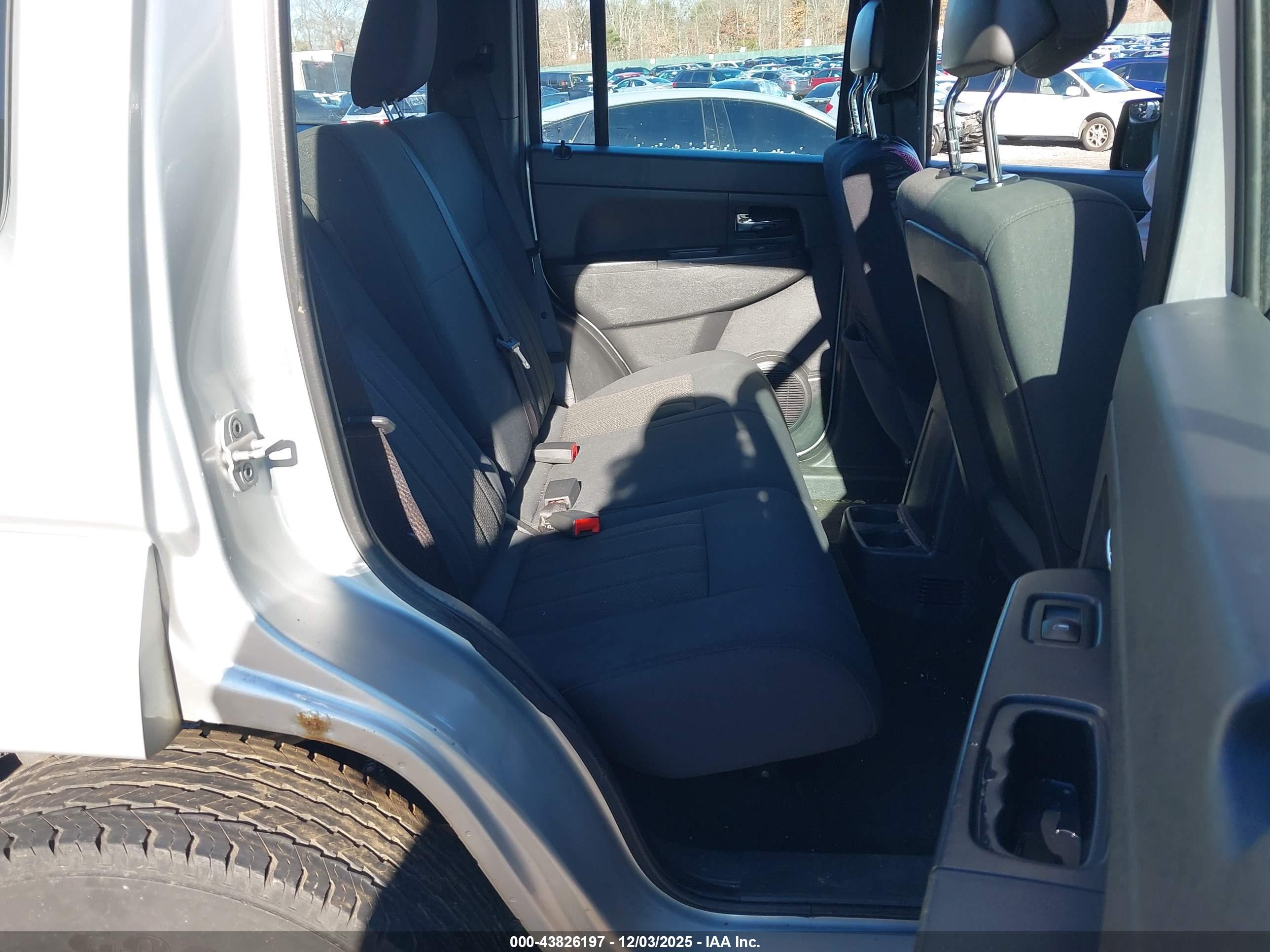 JEEP LIBERTY image 8