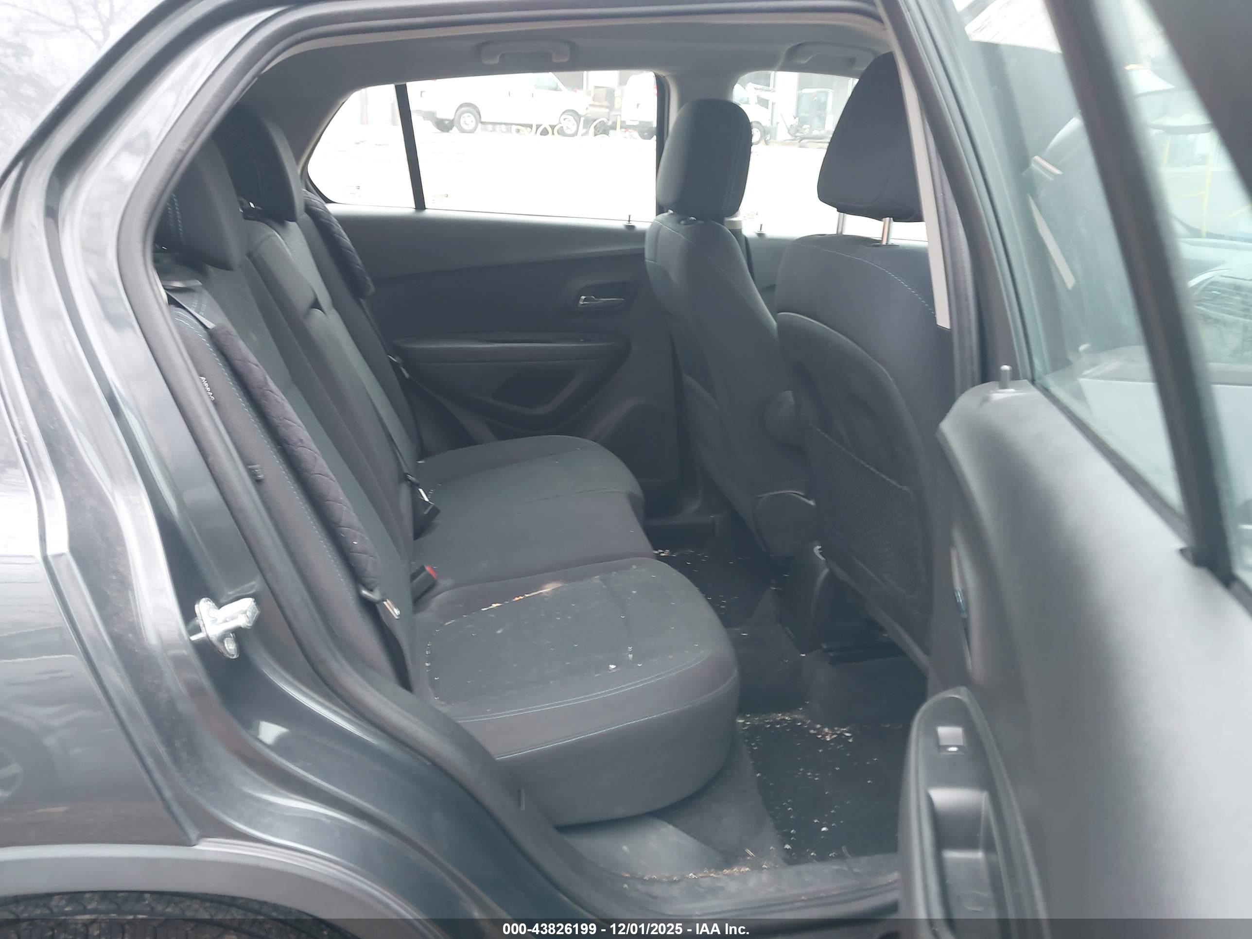 CHEVROLET TRAX image 8
