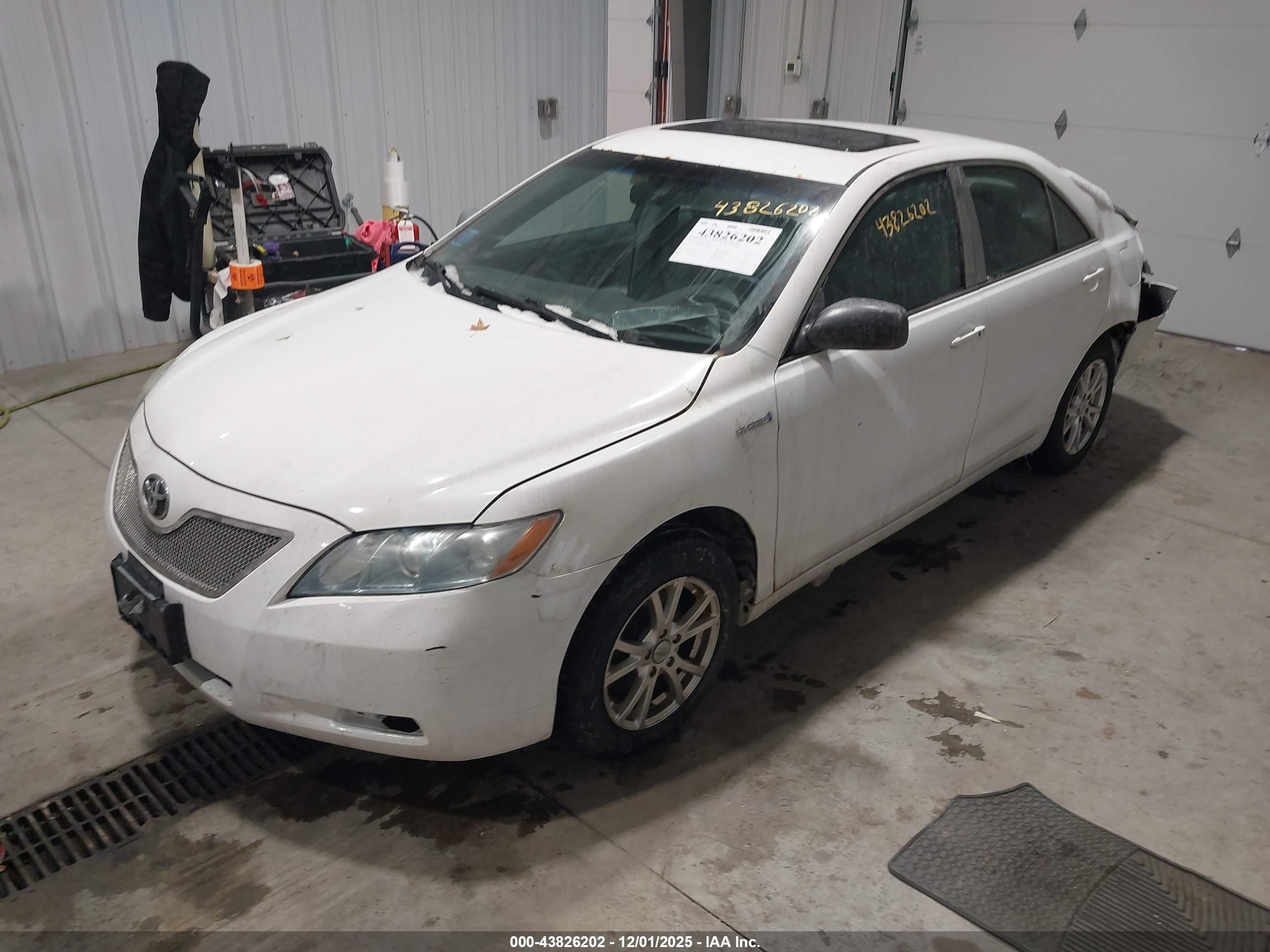 TOYOTA CAMRY image 2