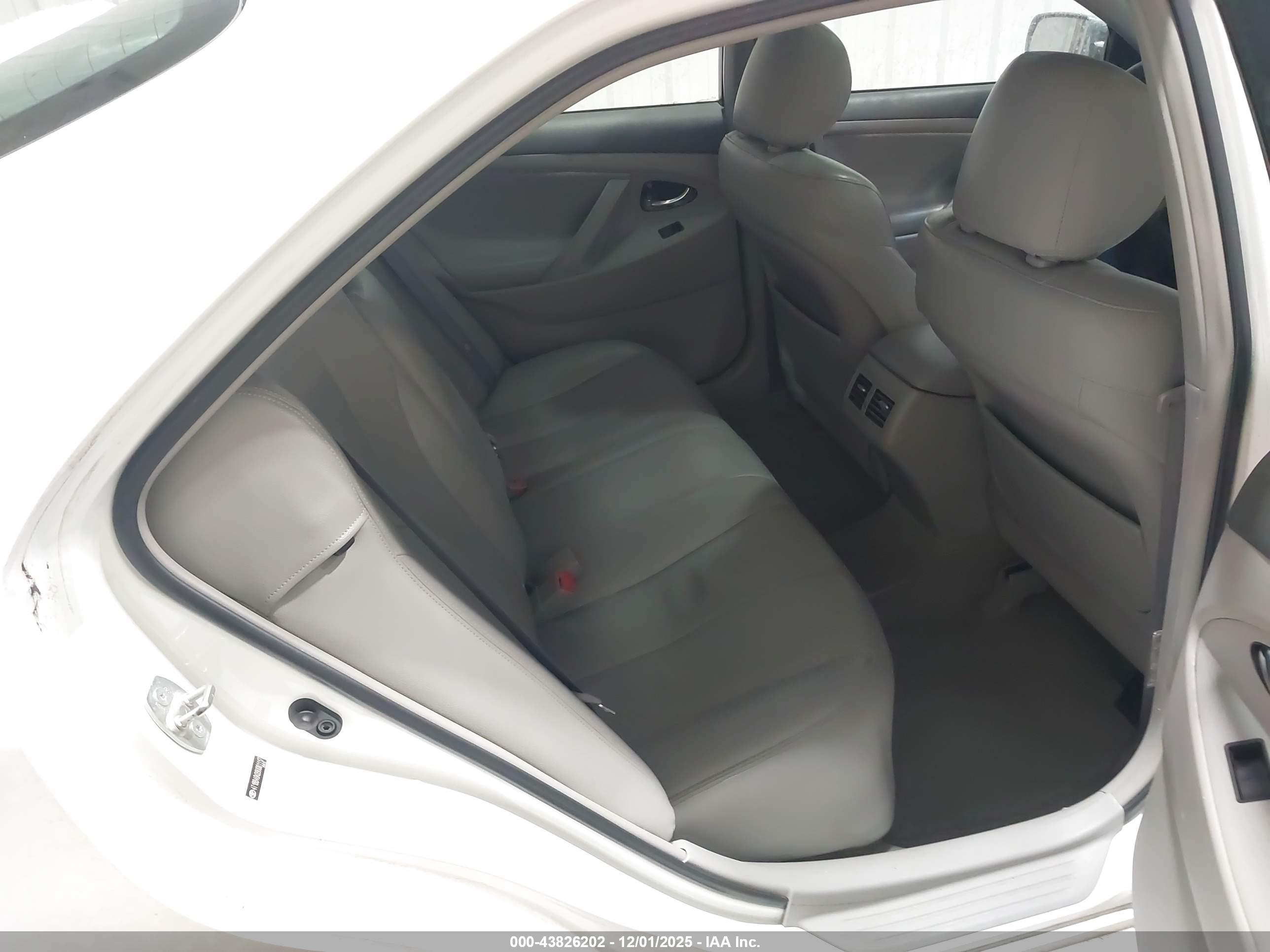 TOYOTA CAMRY image 8