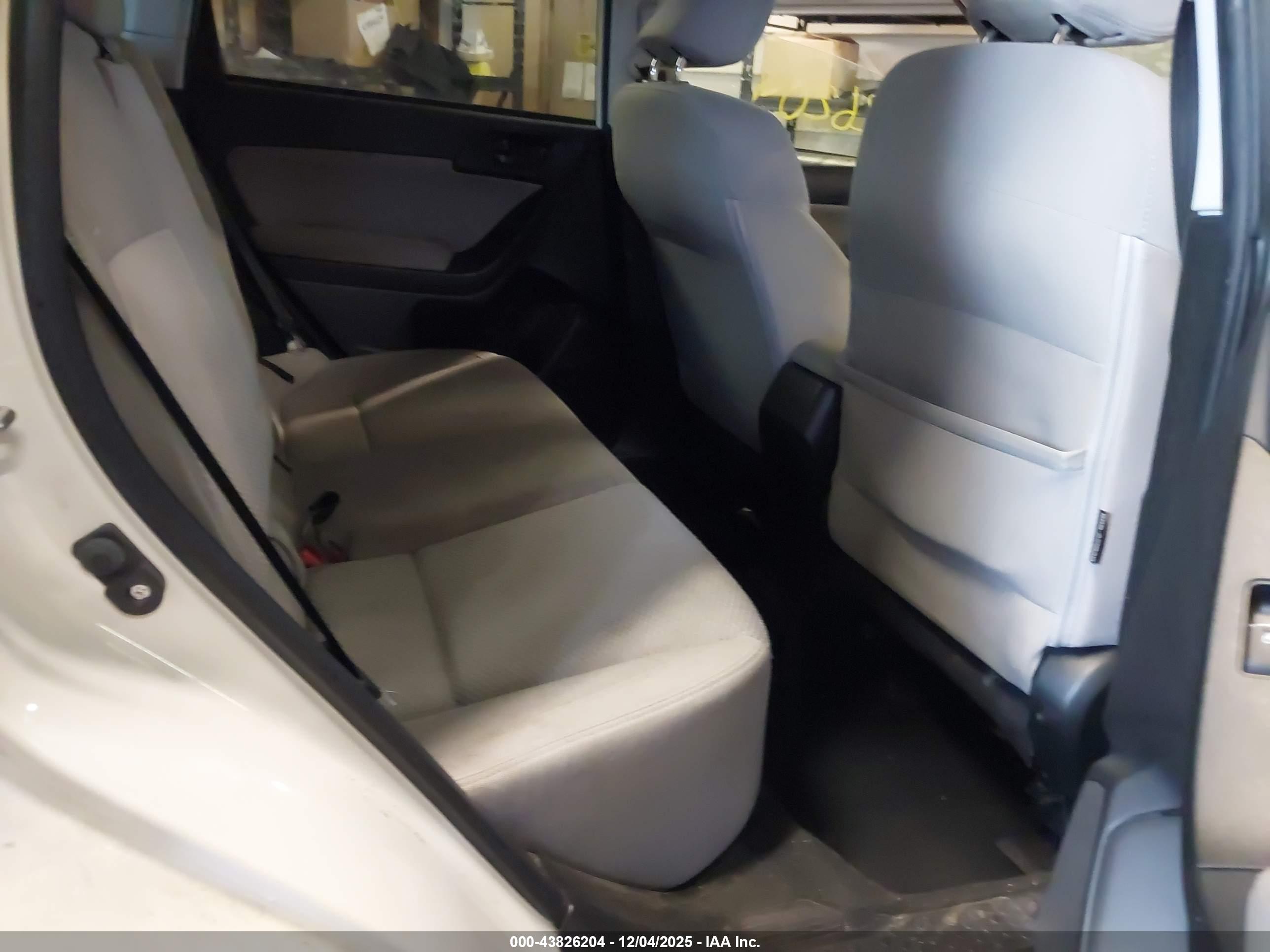 SUBARU FORESTER image 8