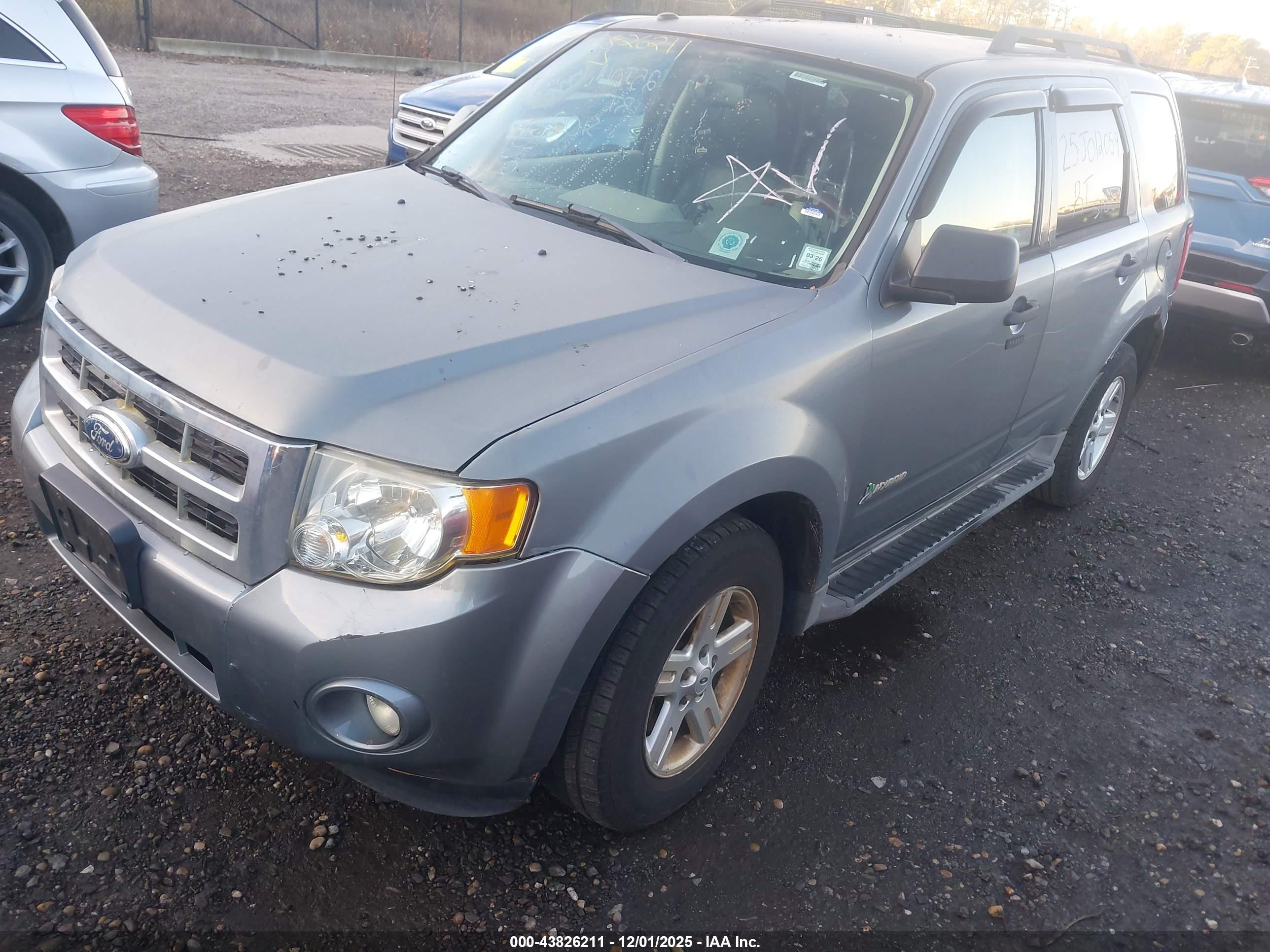 FORD ESCAPE image 2
