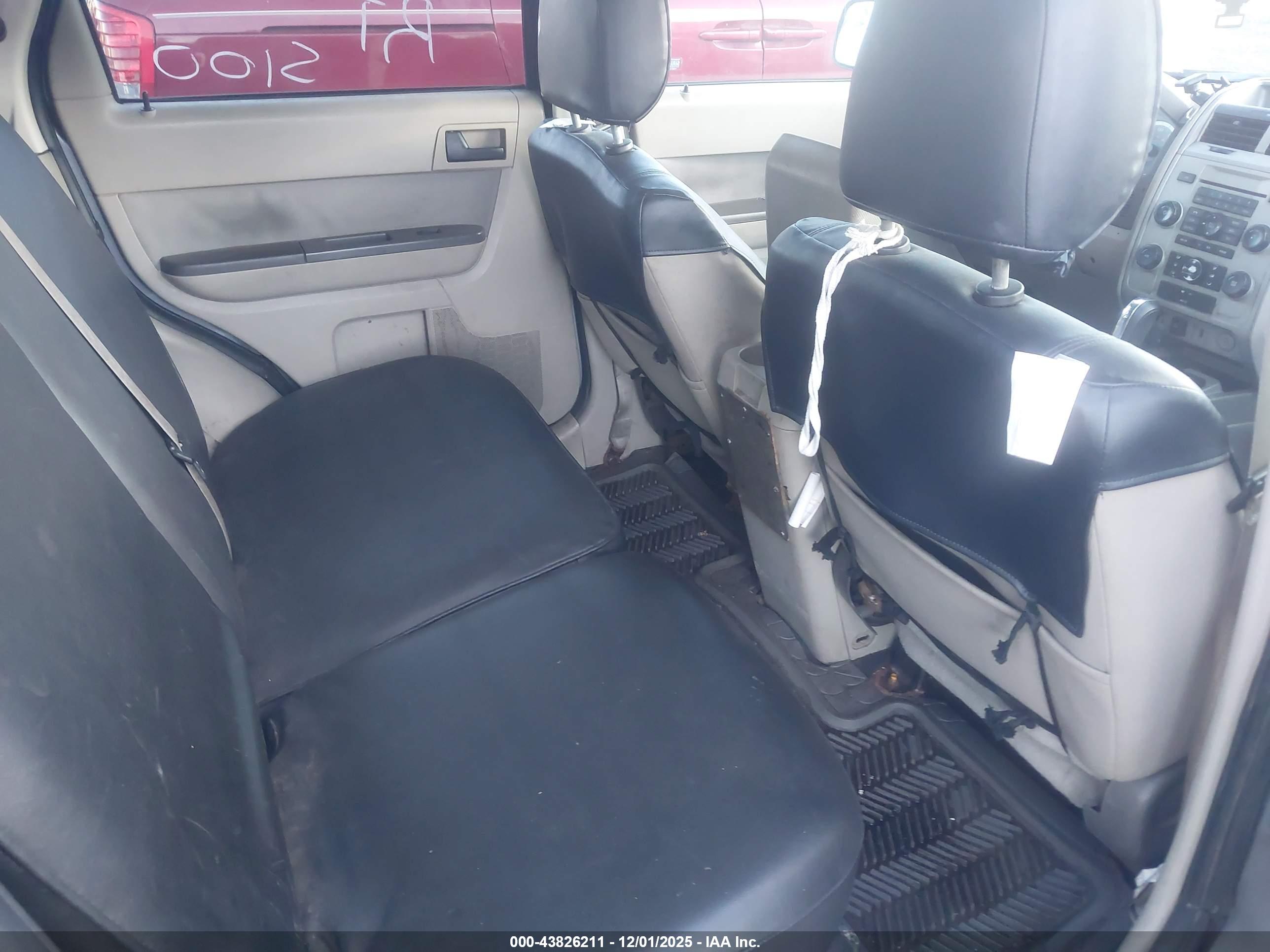 FORD ESCAPE image 8