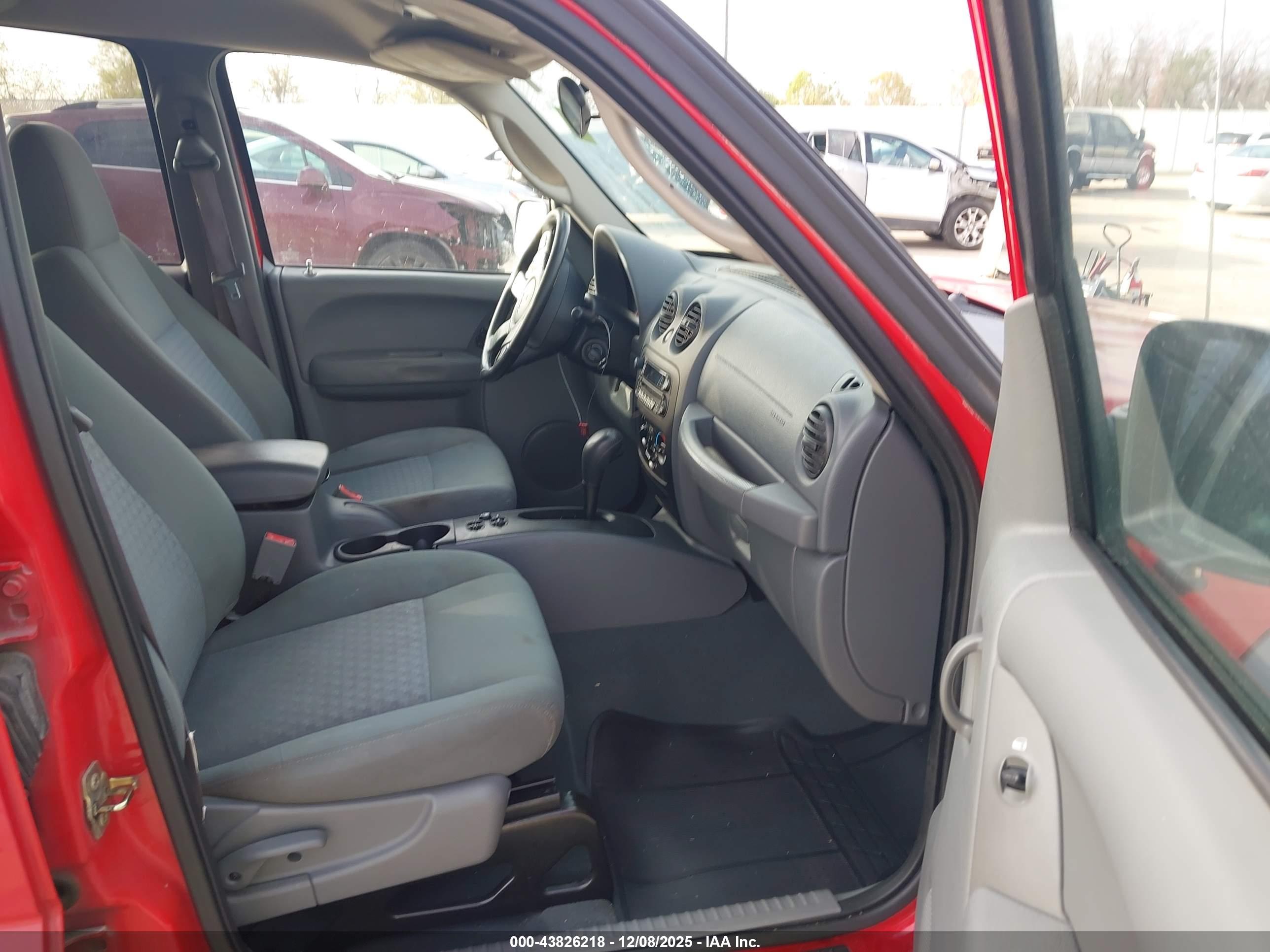JEEP LIBERTY image 5