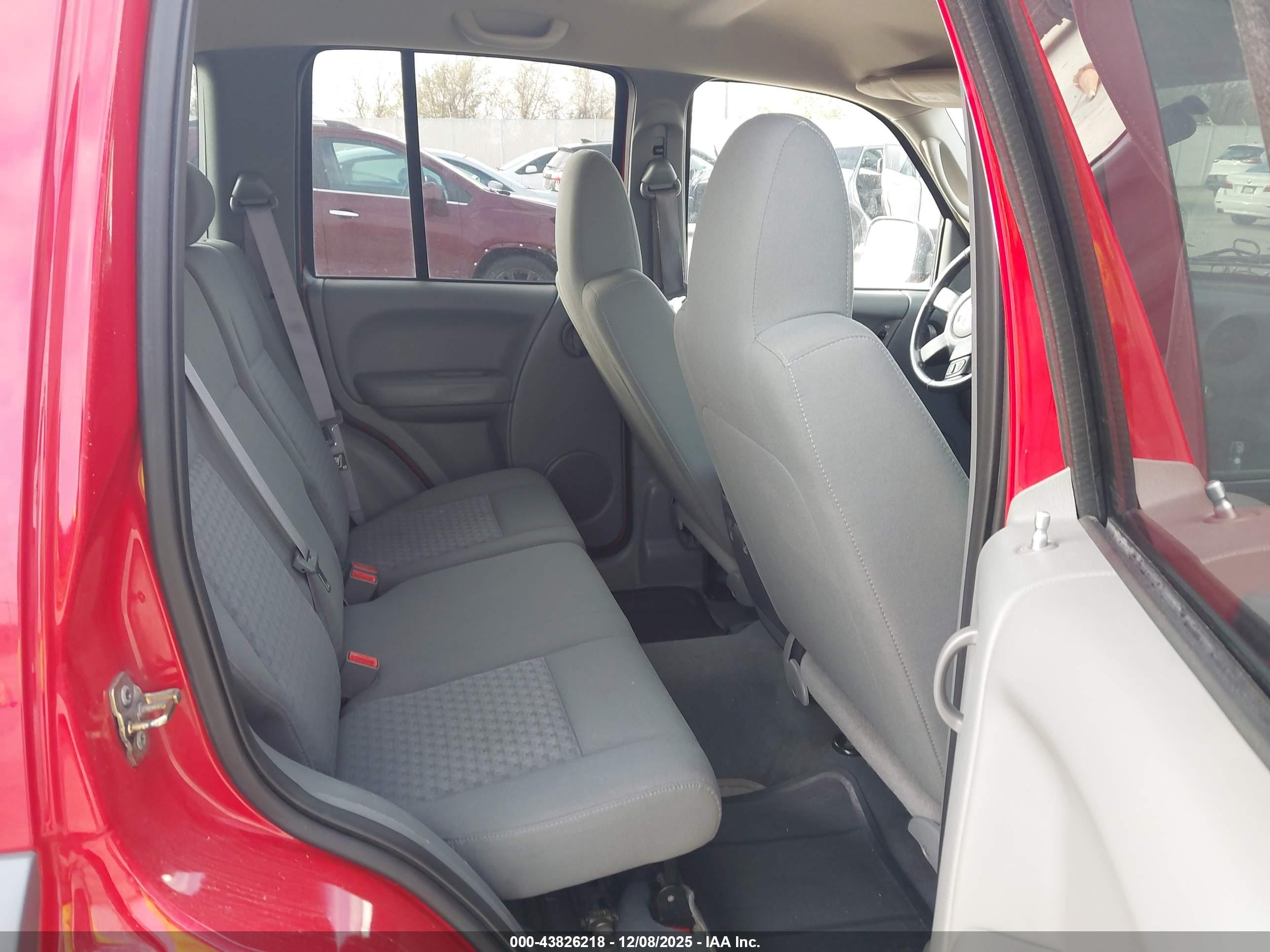 JEEP LIBERTY image 8