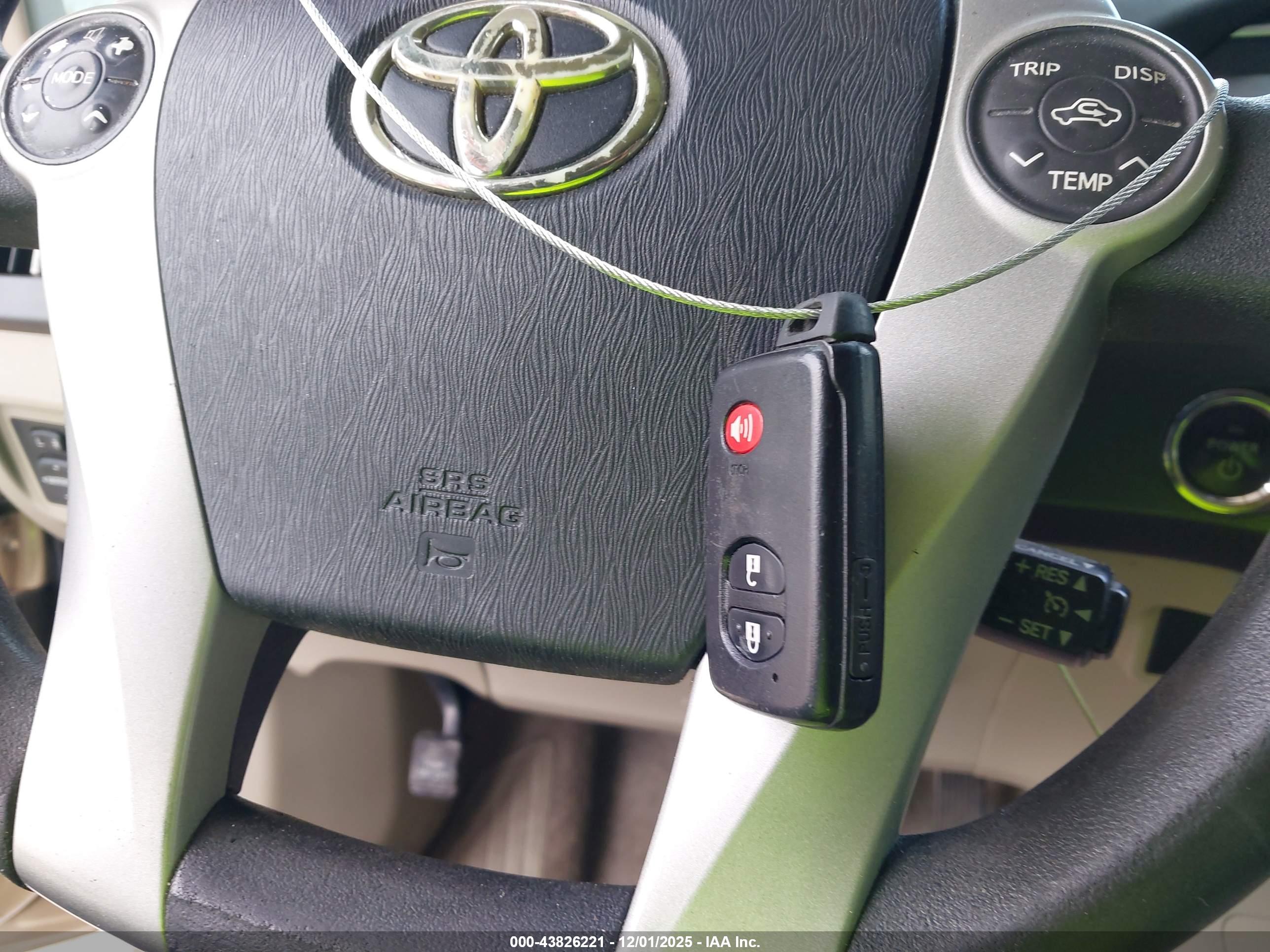 TOYOTA PRIUS image 11