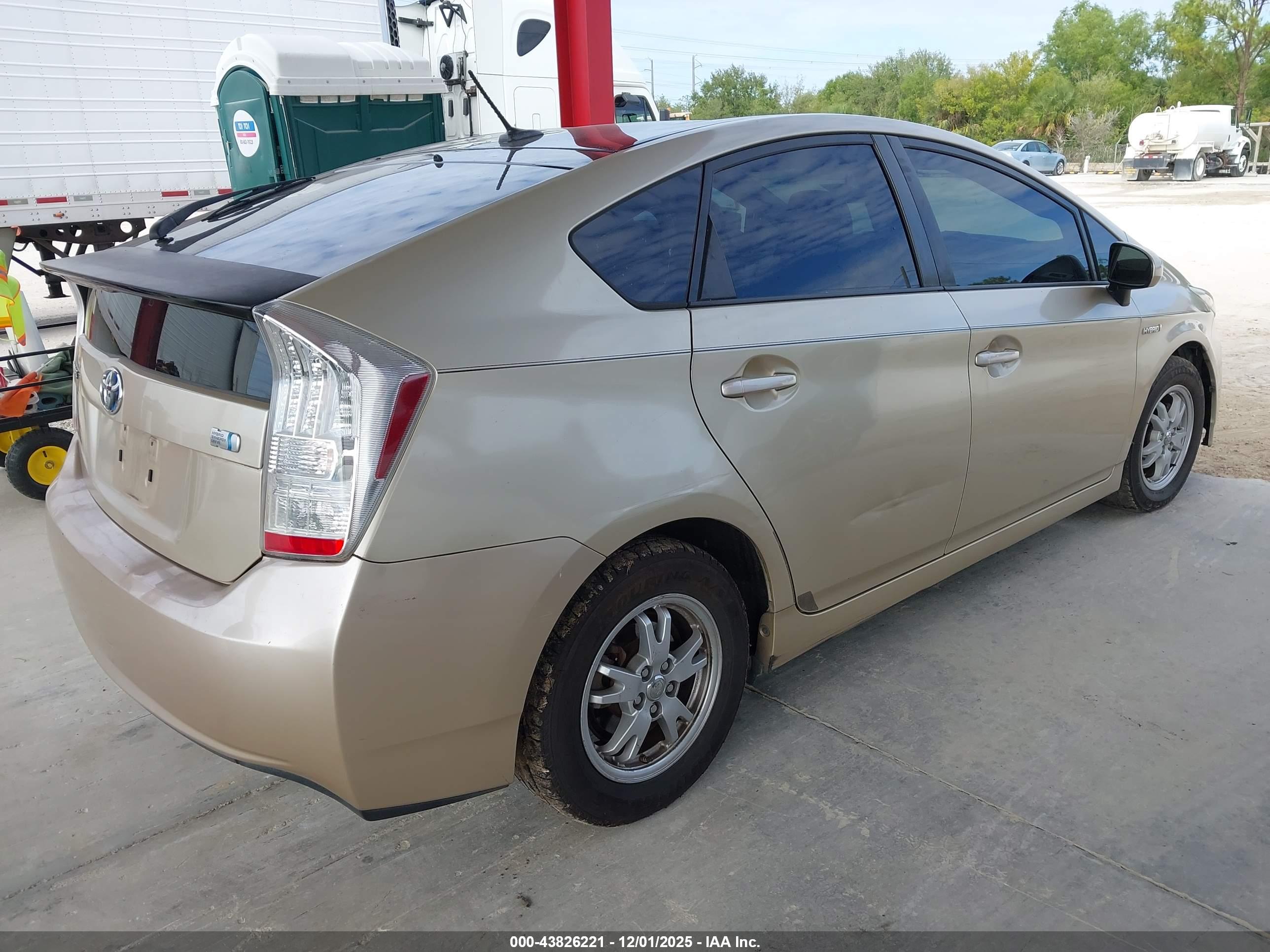 TOYOTA PRIUS image 4