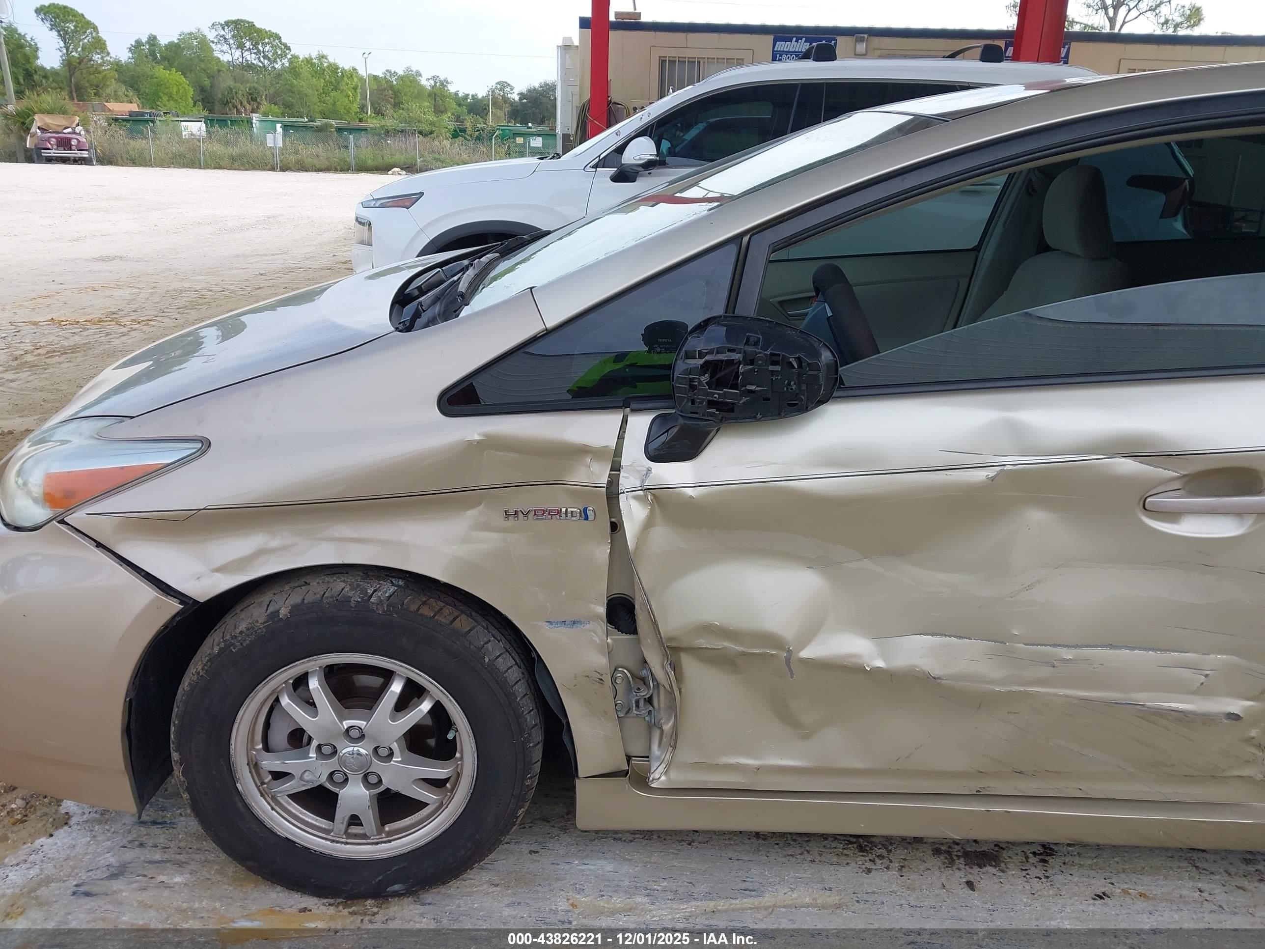 TOYOTA PRIUS image 6