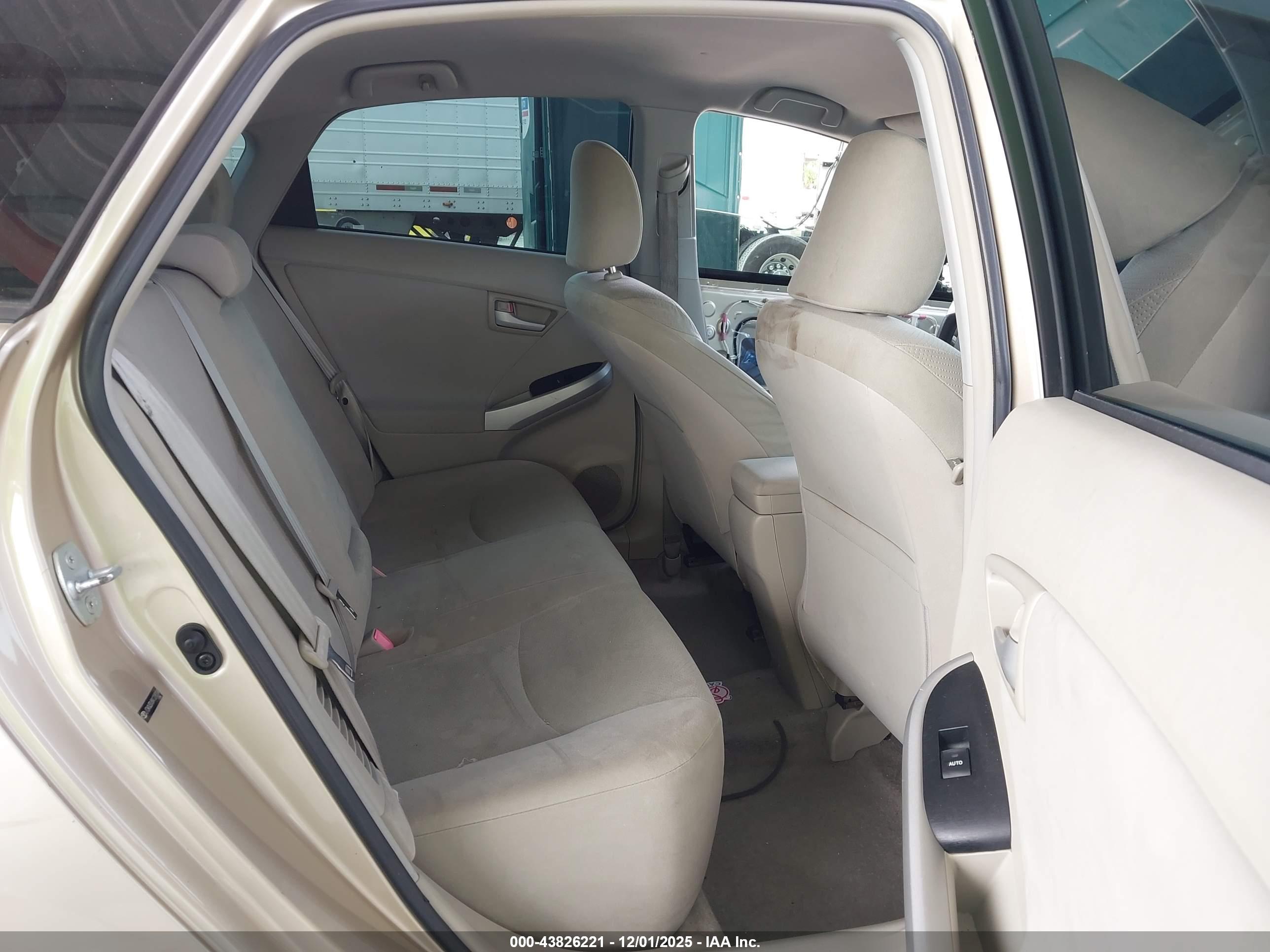 TOYOTA PRIUS image 8