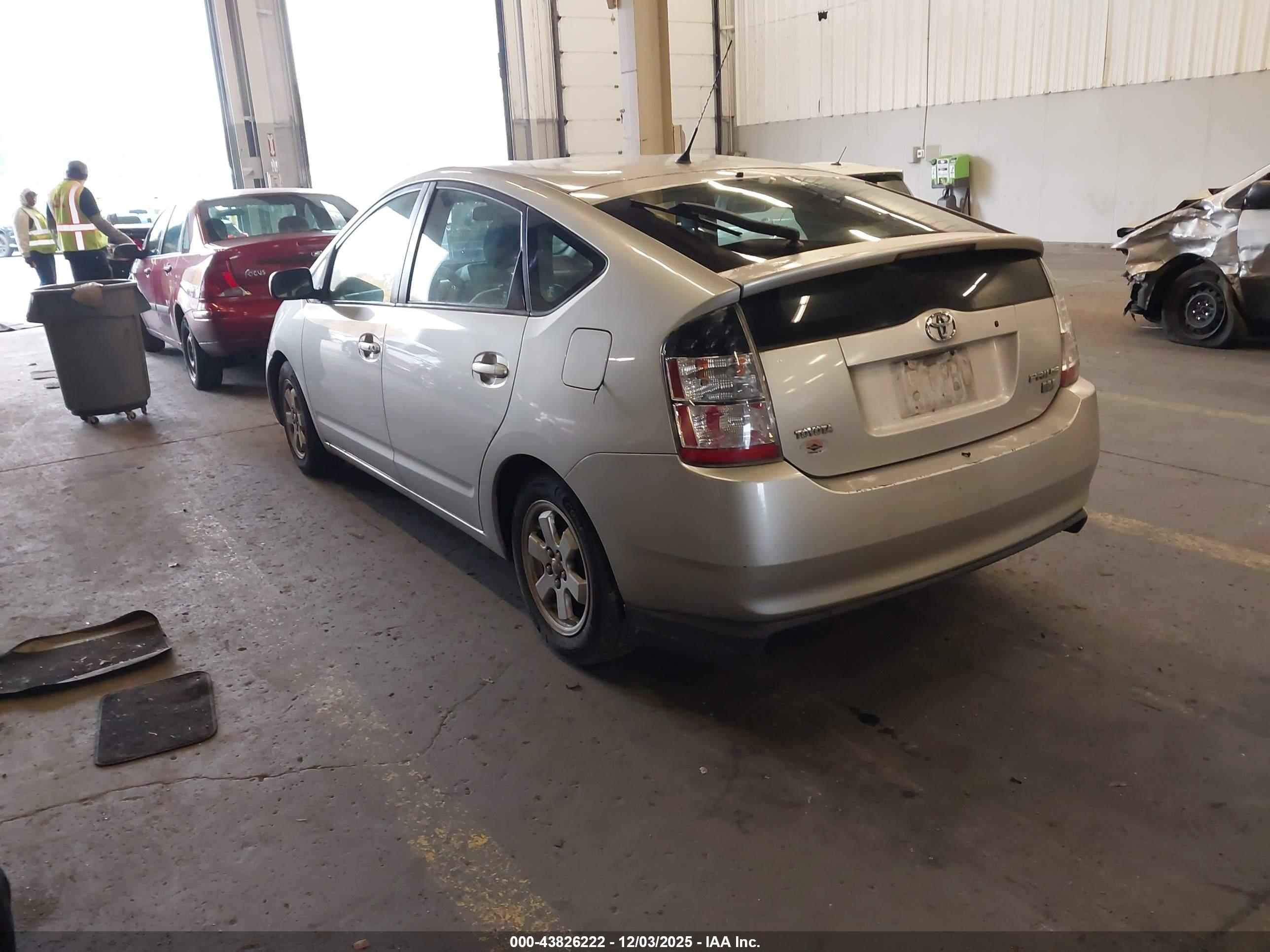 TOYOTA PRIUS image 3