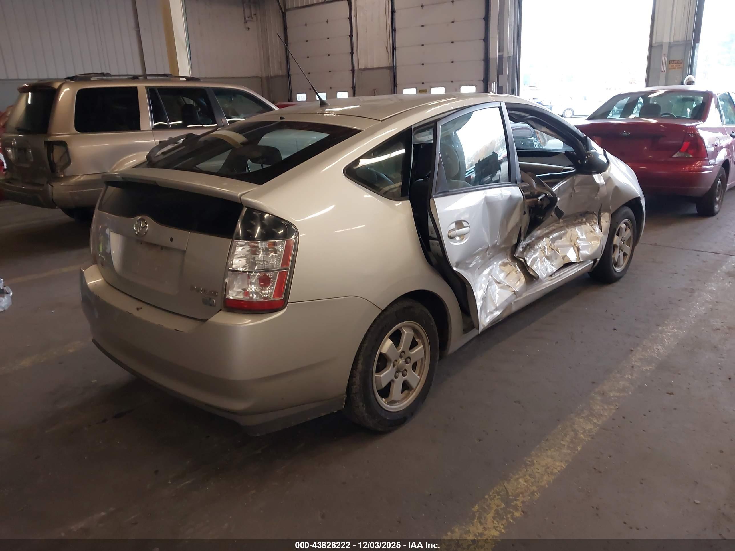 TOYOTA PRIUS image 4