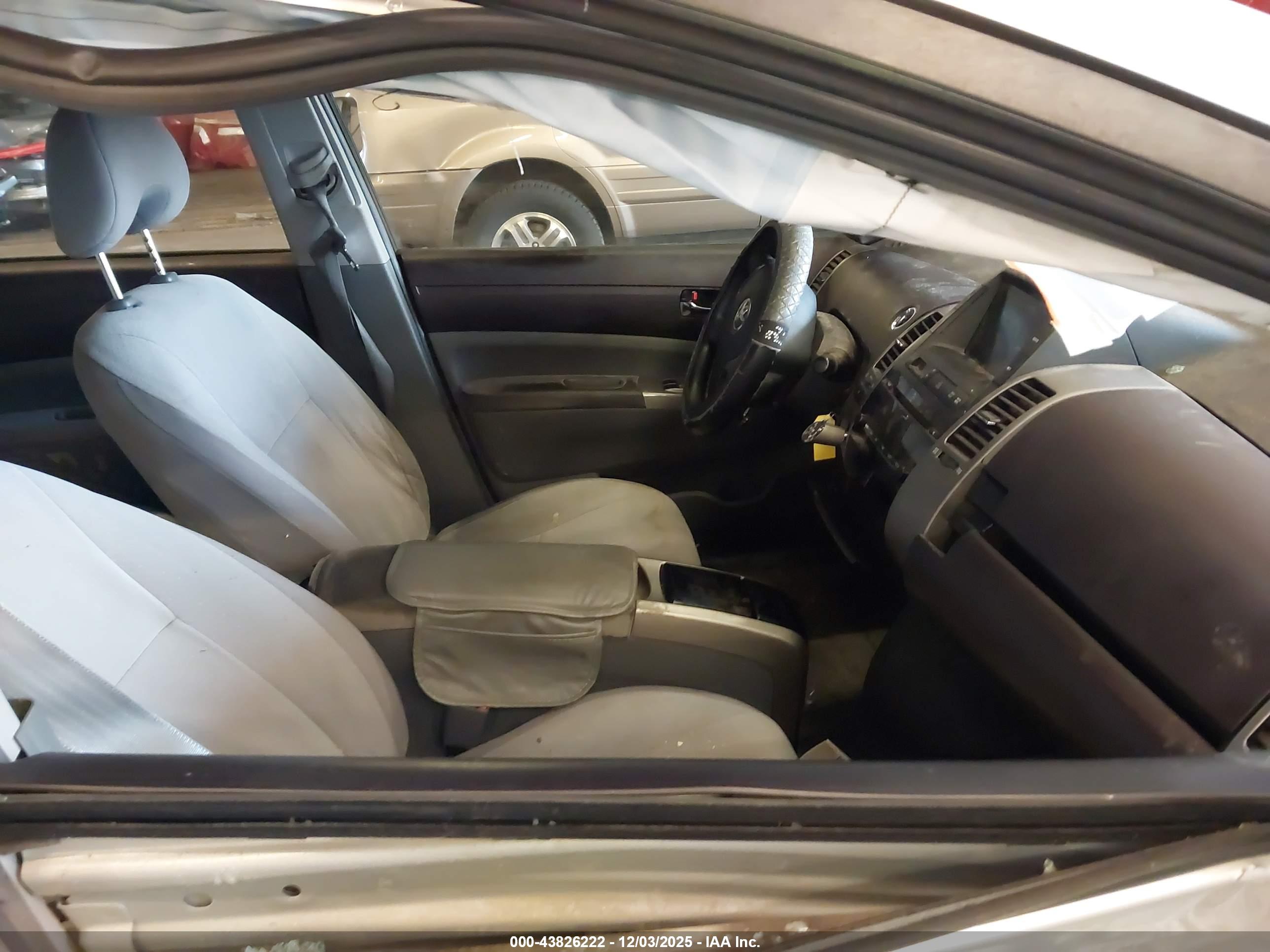 TOYOTA PRIUS image 5