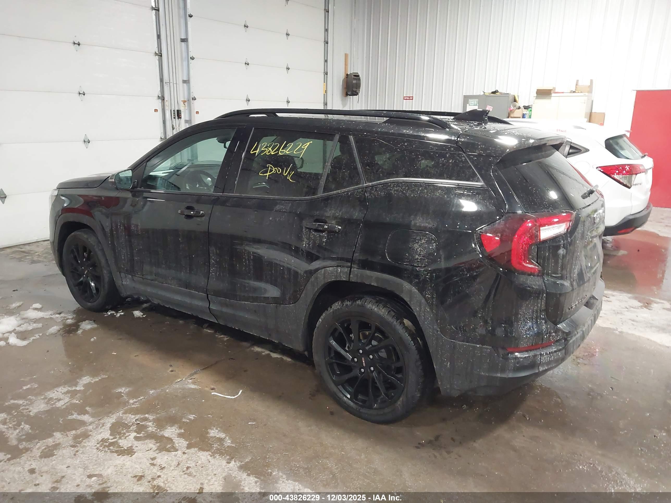 GMC TERRAIN image 3