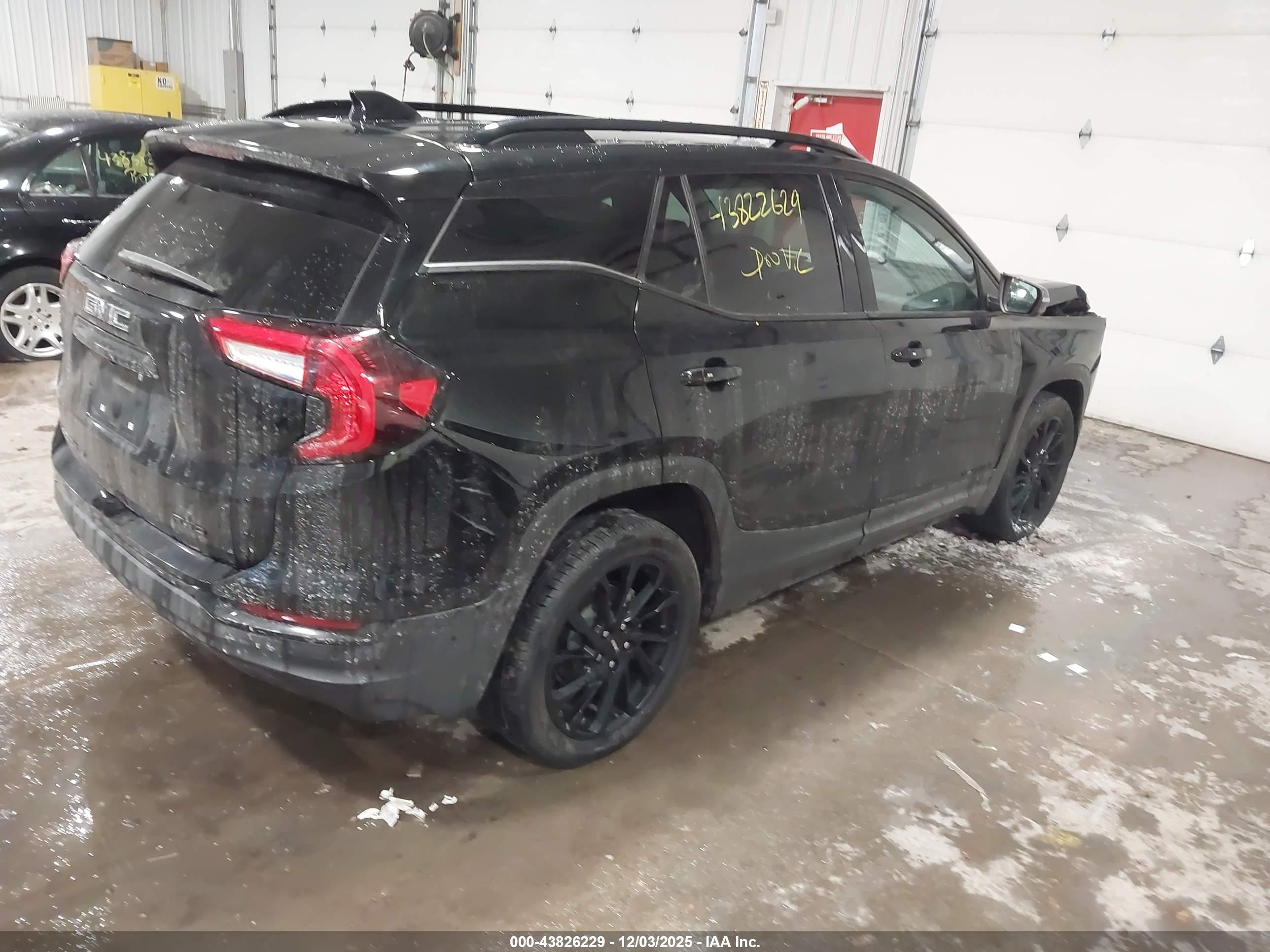 GMC TERRAIN image 4
