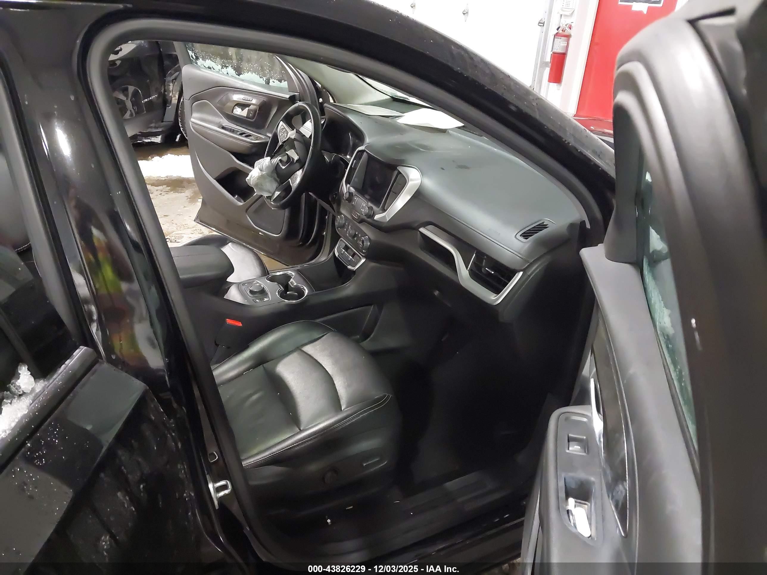GMC TERRAIN image 5