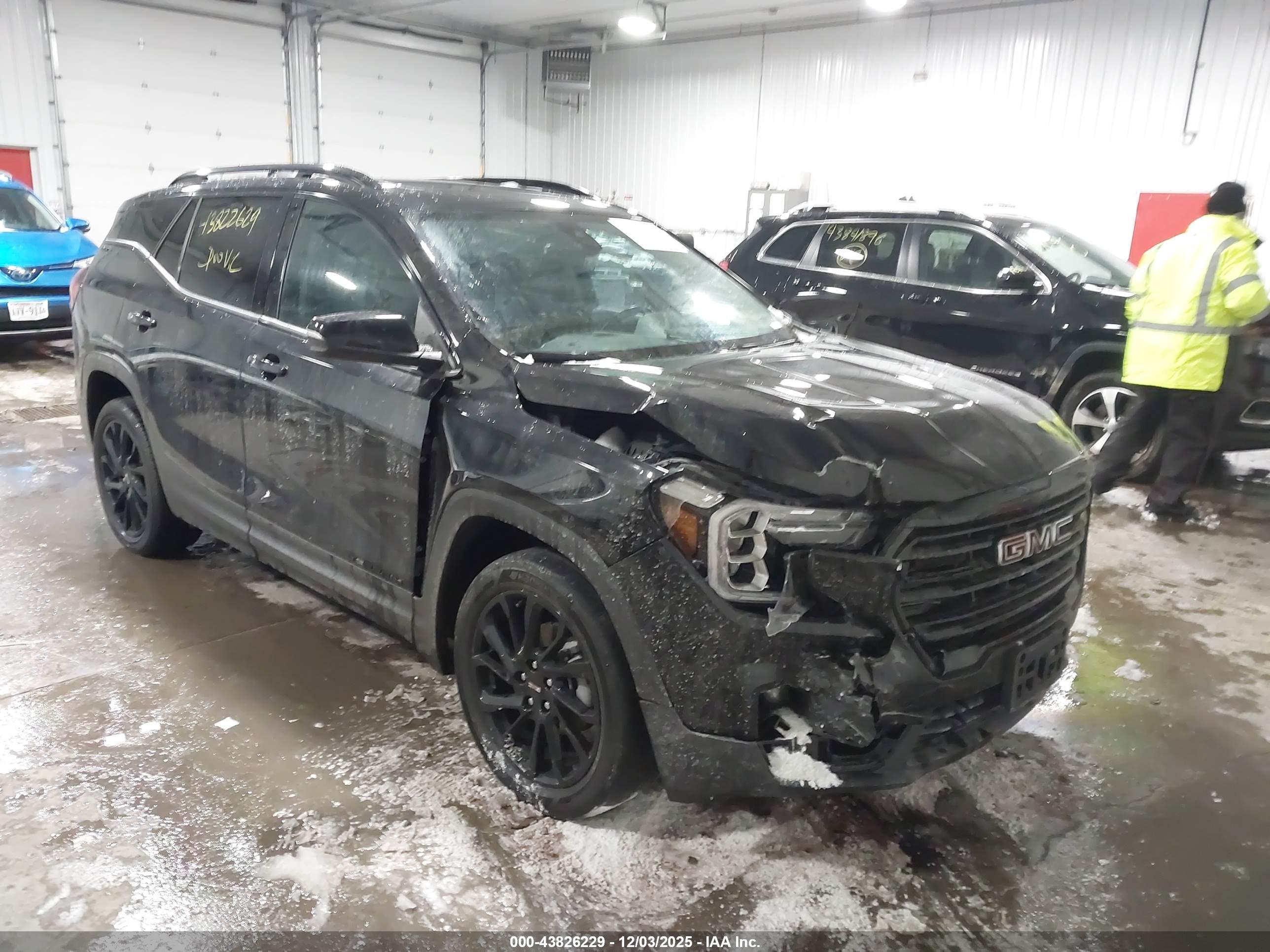 GMC TERRAIN image 6