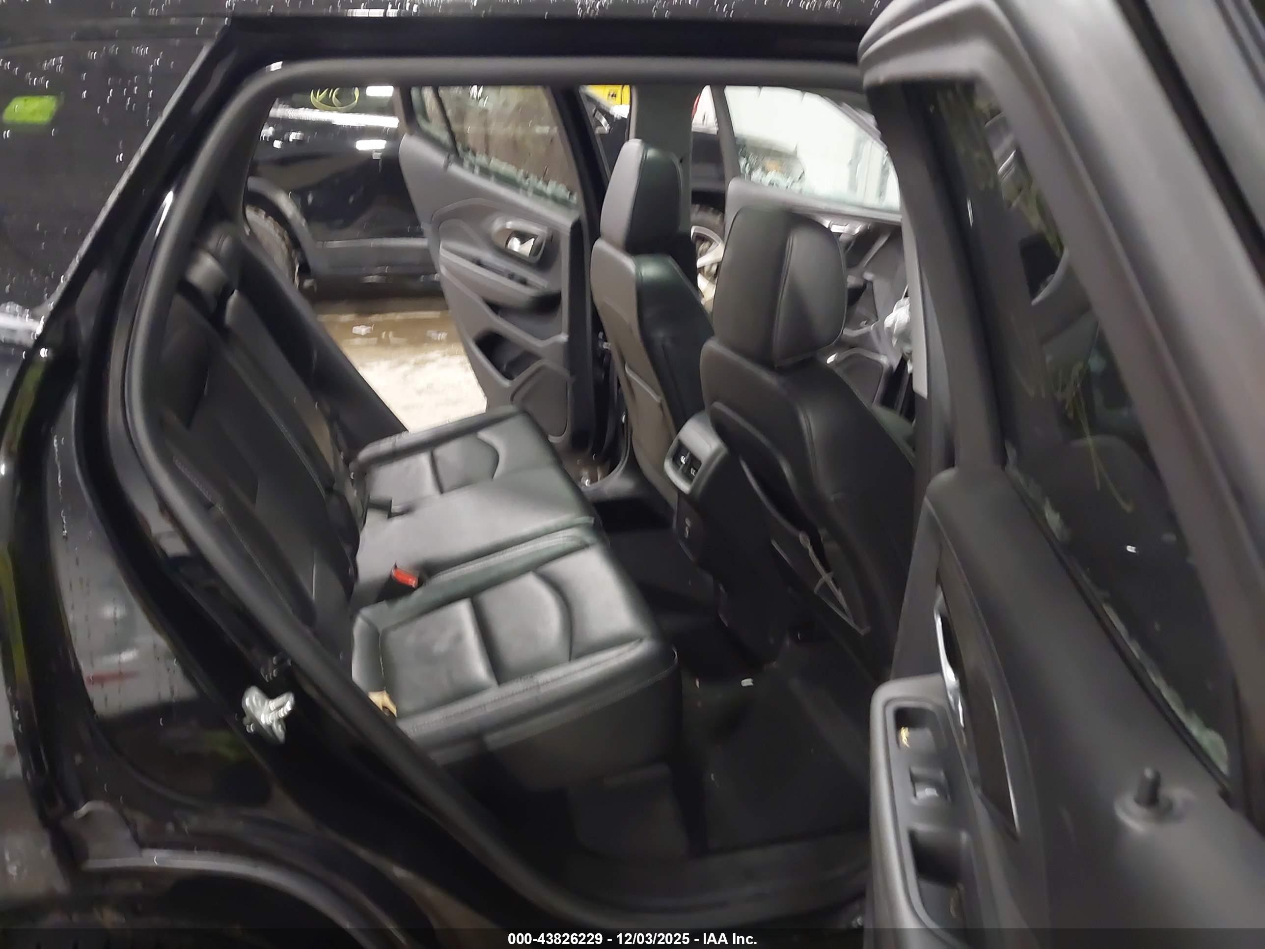 GMC TERRAIN image 8