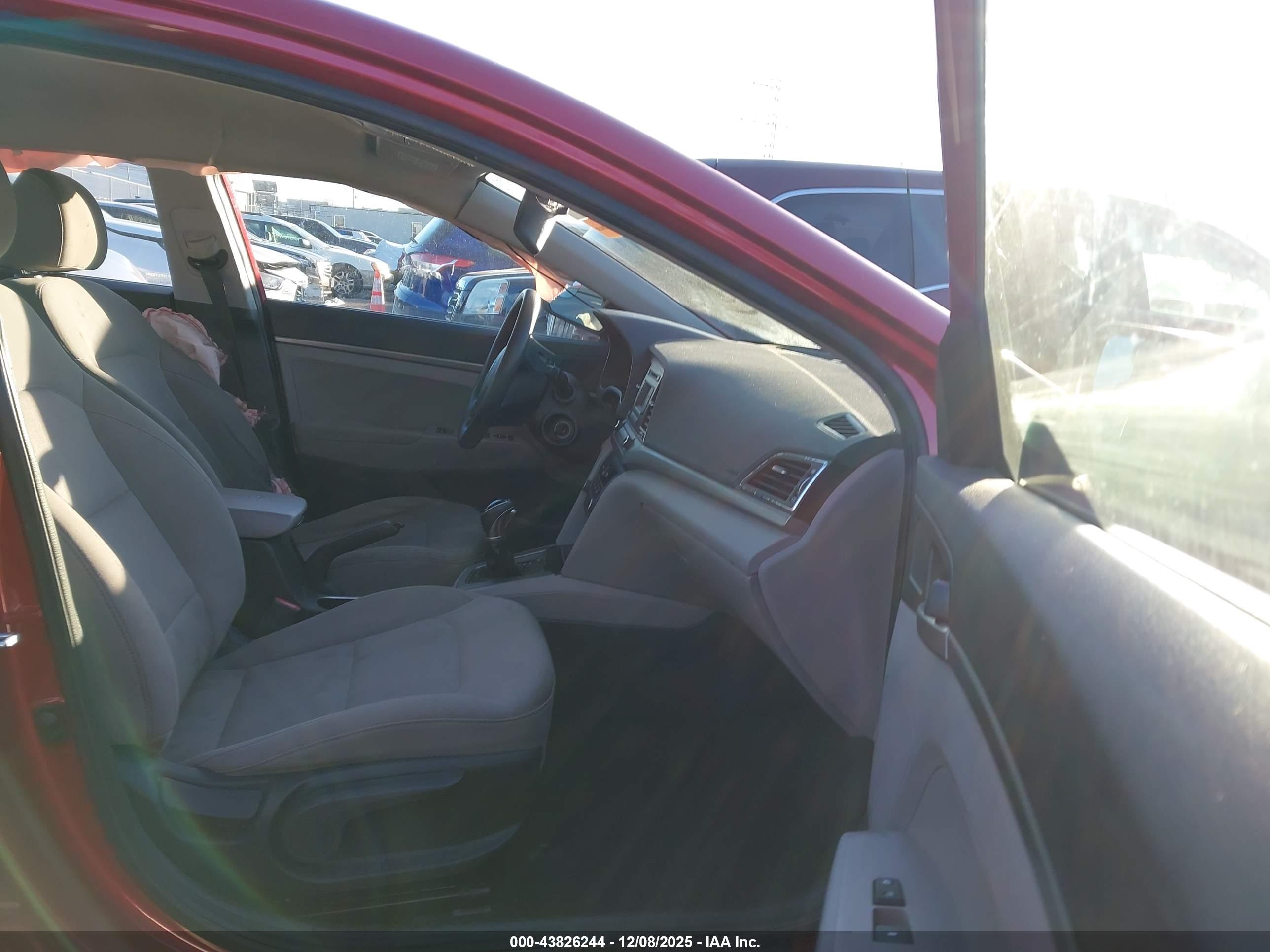 HYUNDAI ELANTRA image 5