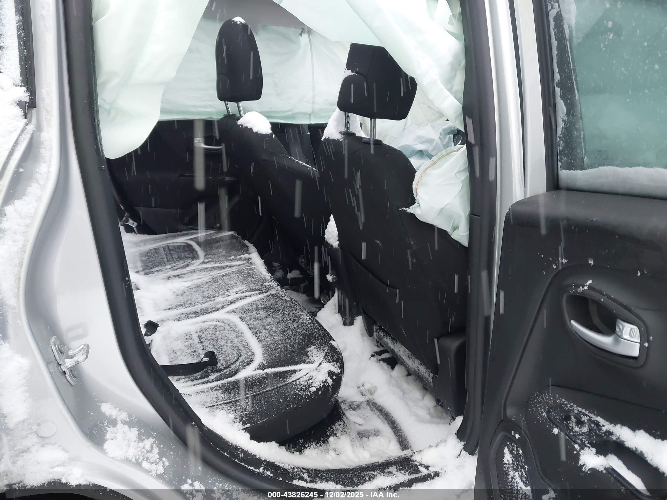 JEEP RENEGADE image 8