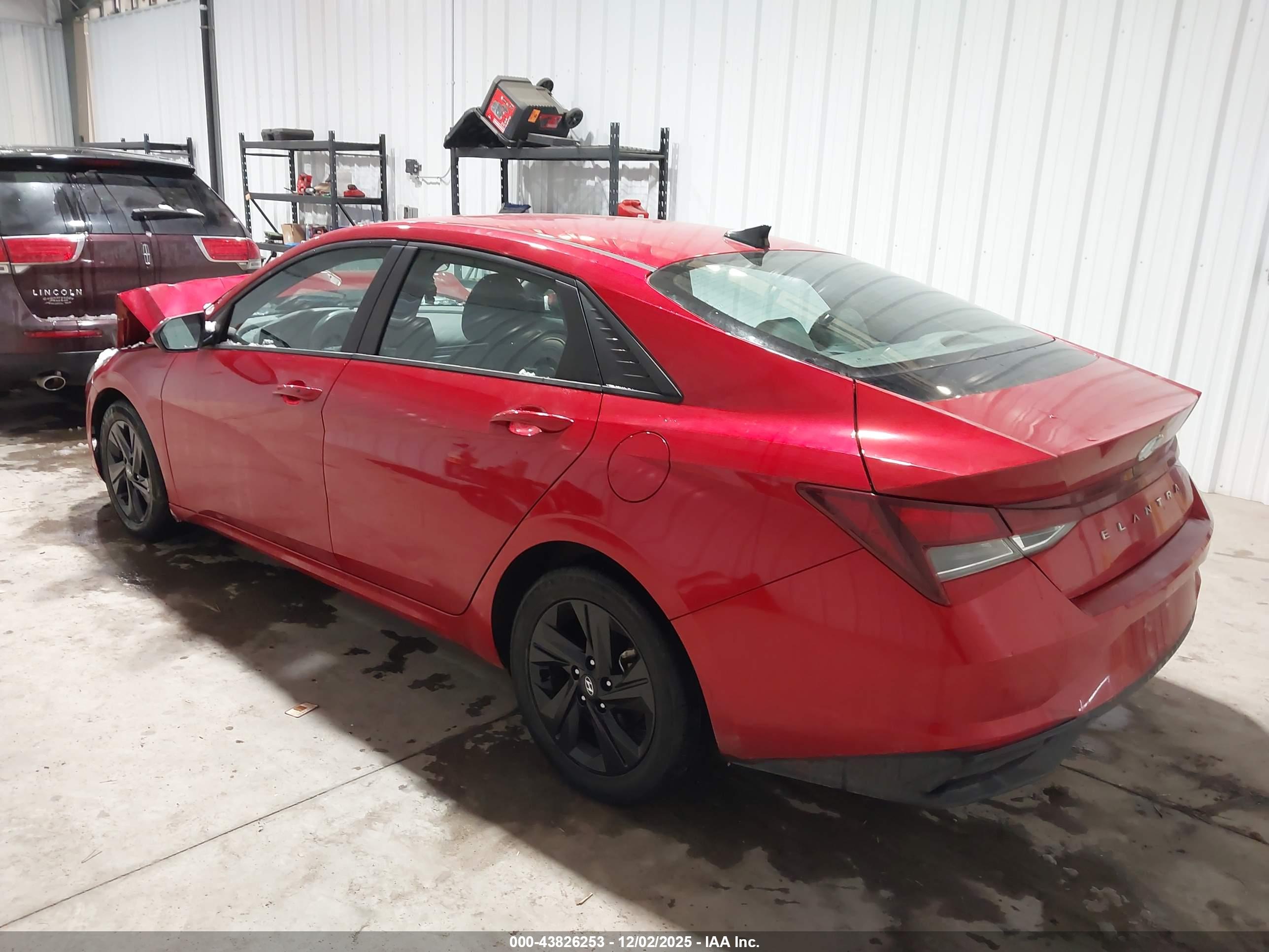 HYUNDAI ELANTRA image 3