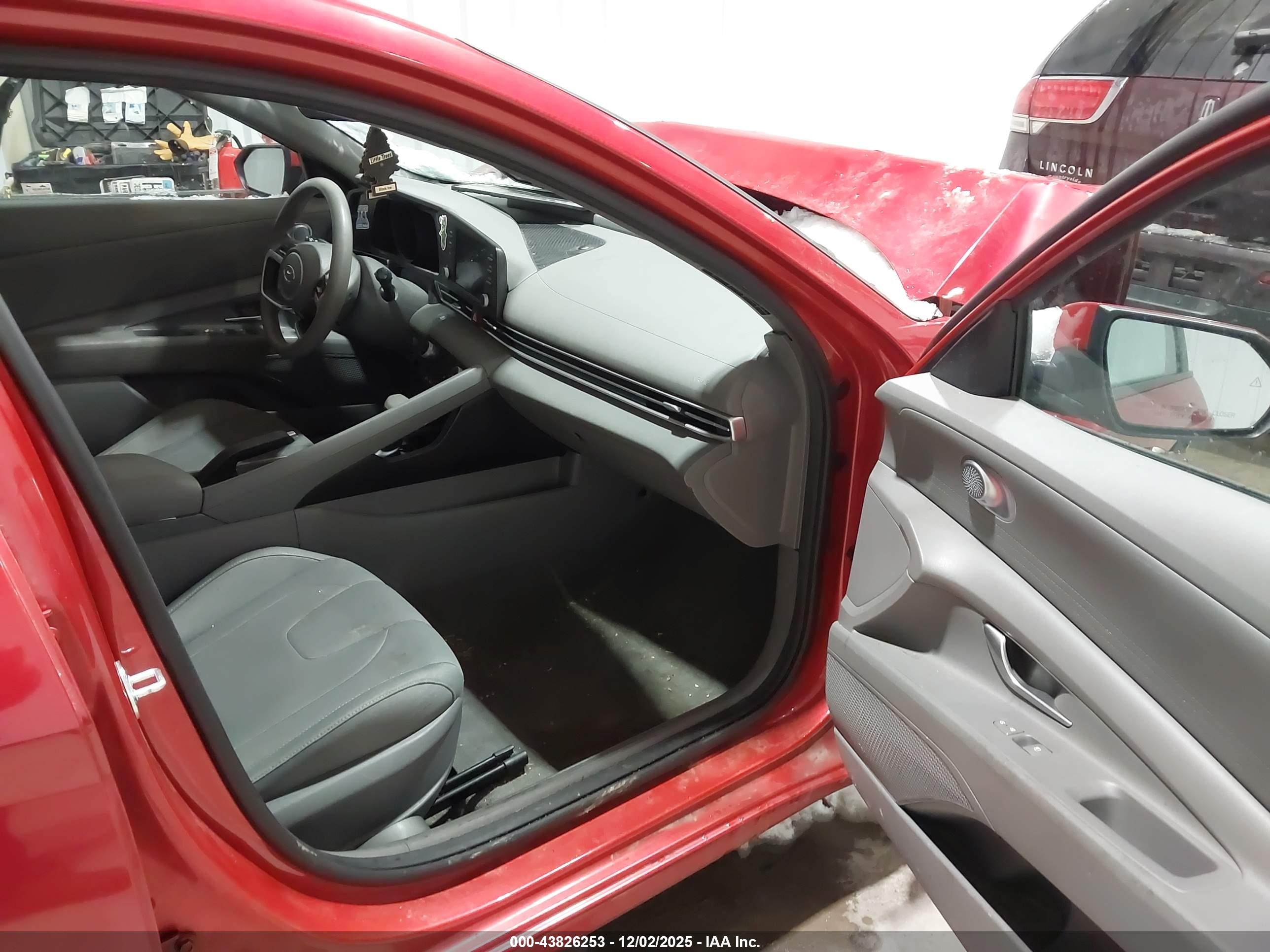 HYUNDAI ELANTRA image 5