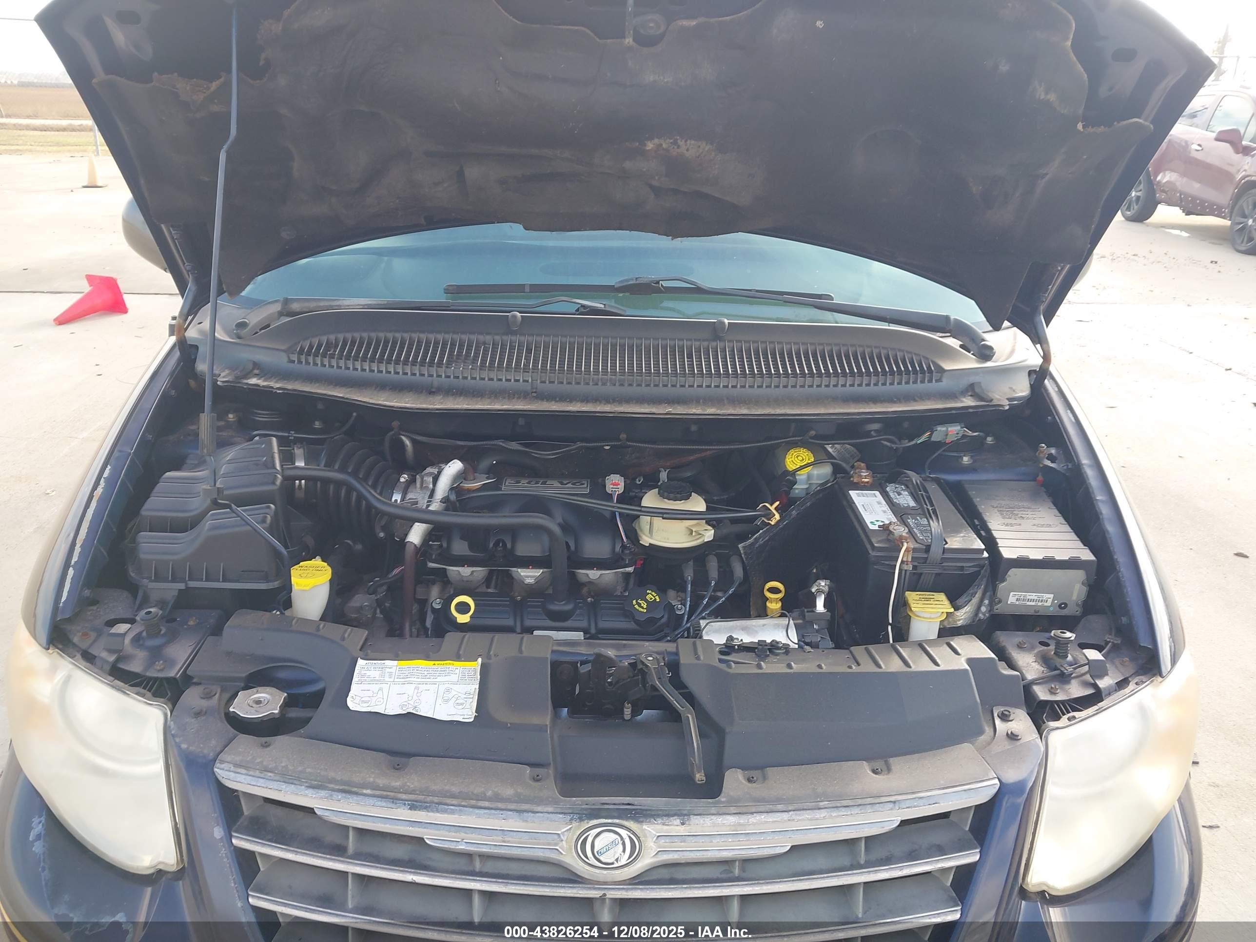 CHRYSLER TOWN image 10