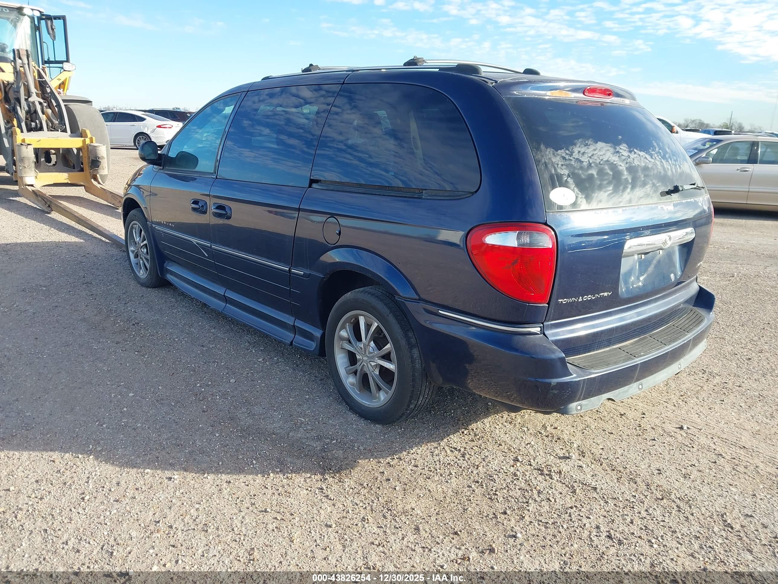 CHRYSLER TOWN image 3