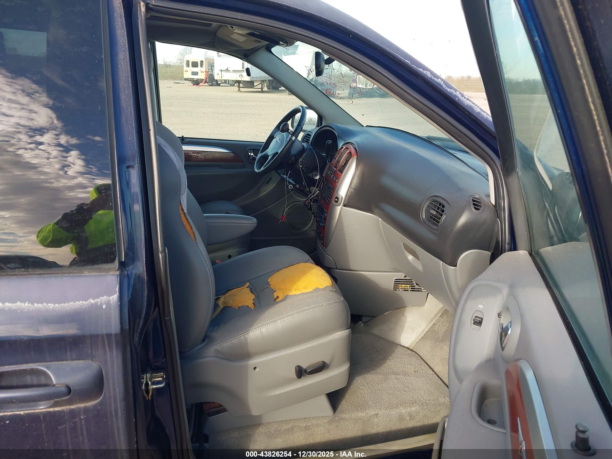 CHRYSLER TOWN image 5