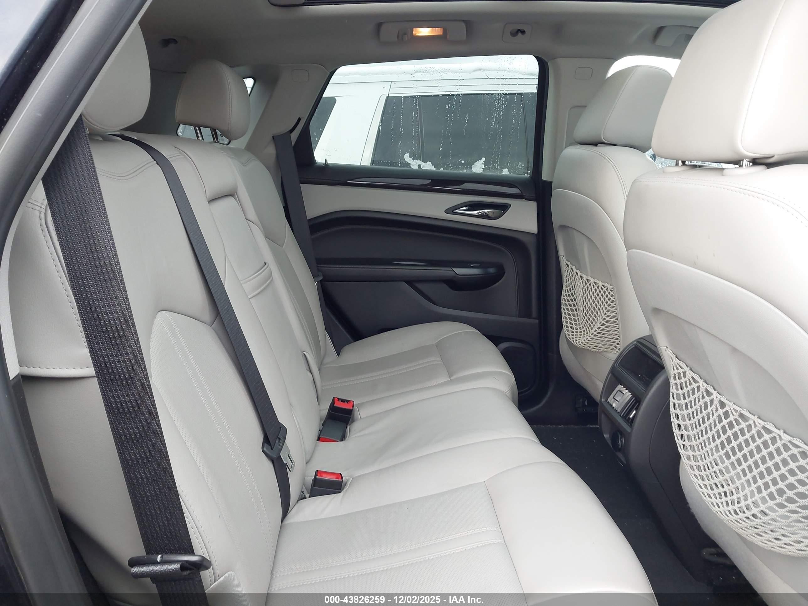 CADILLAC SRX image 8