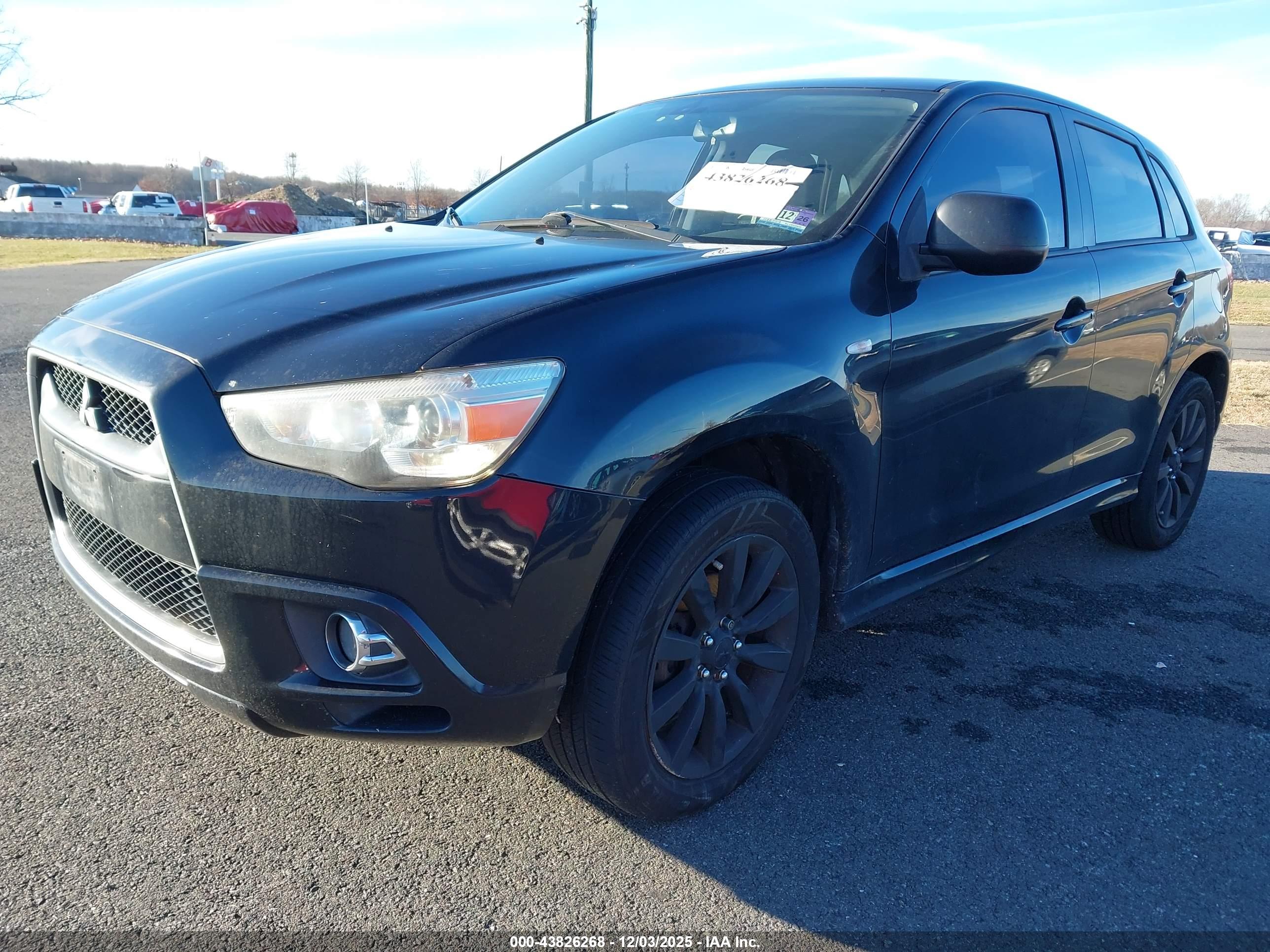 MITSUBISHI OUTLANDER image 2