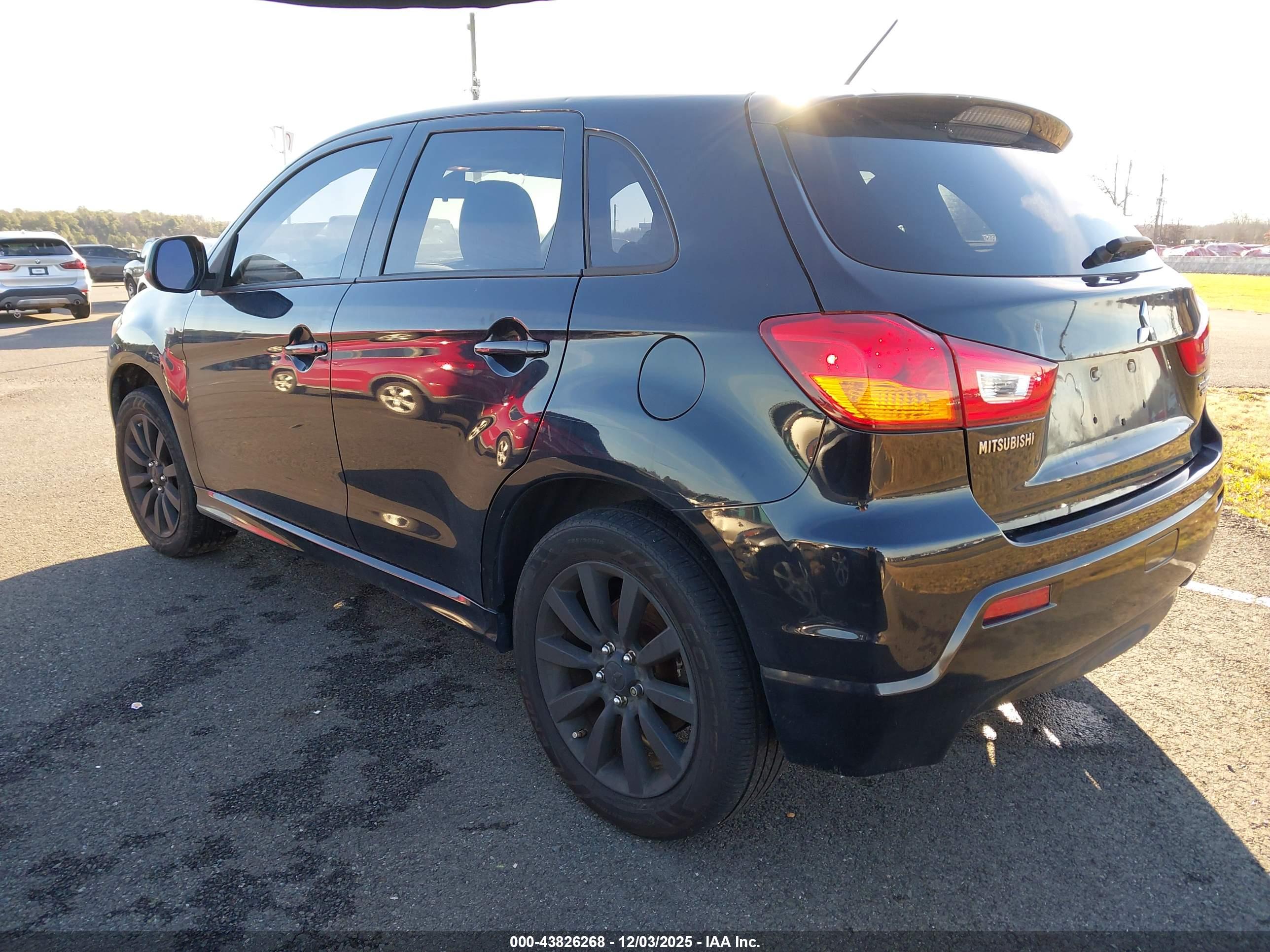 MITSUBISHI OUTLANDER image 3