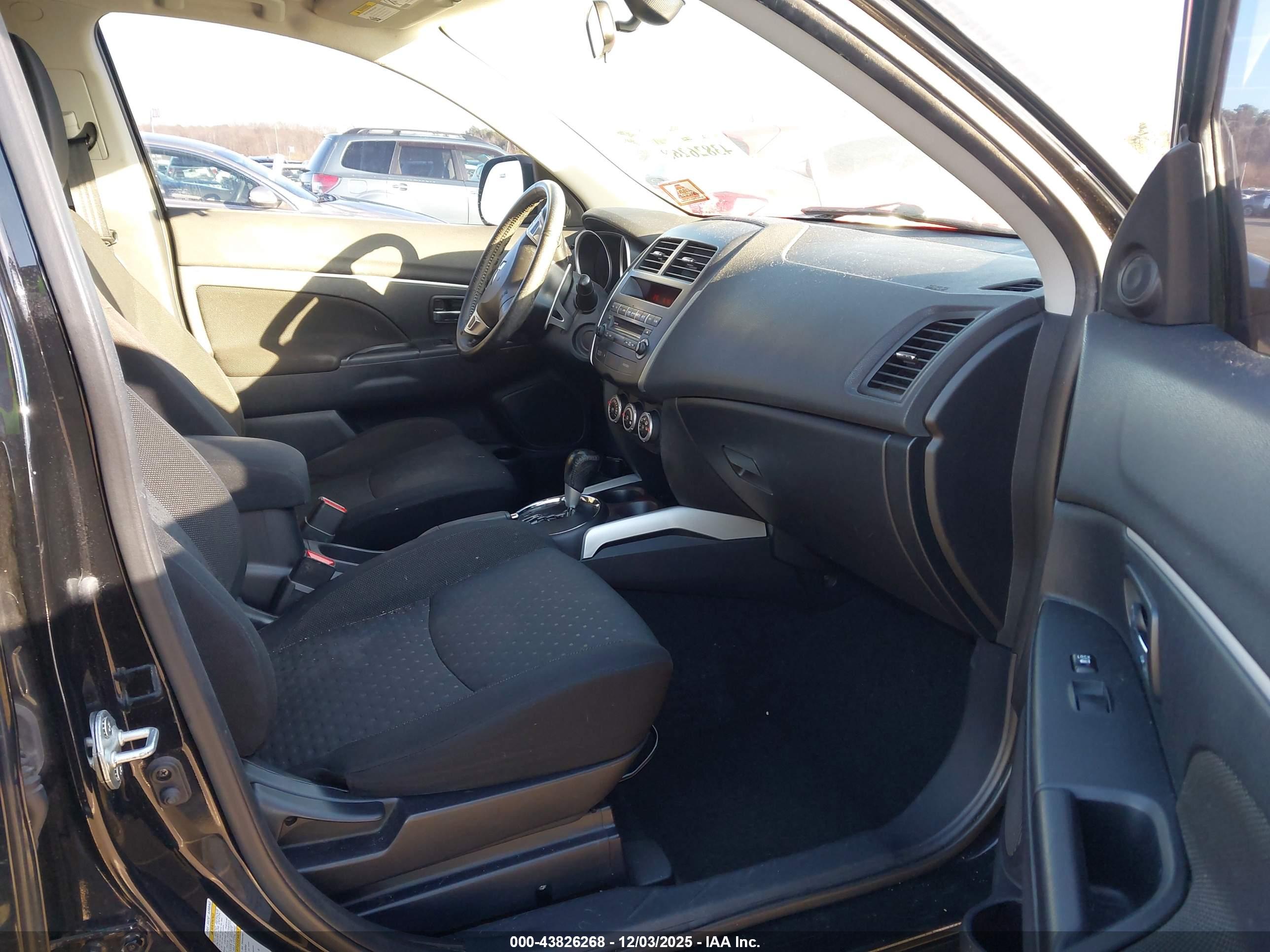 MITSUBISHI OUTLANDER image 5