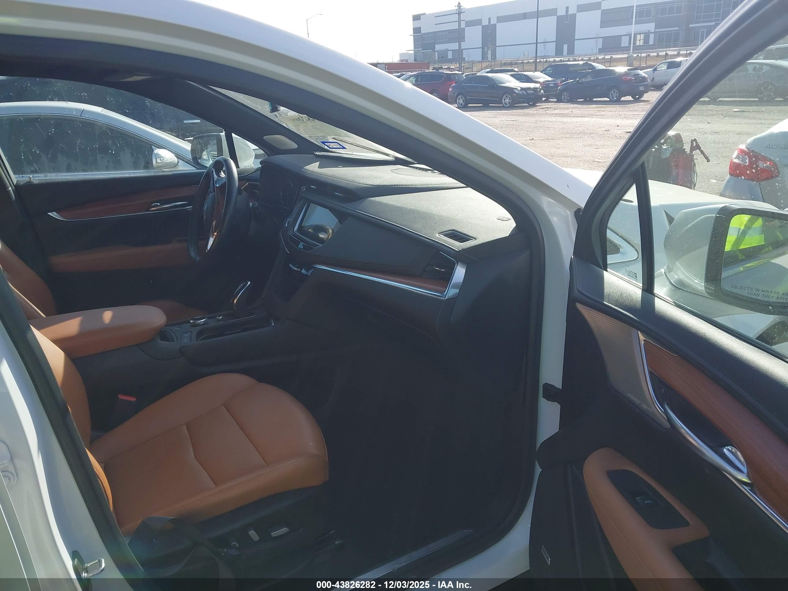 CADILLAC XT5 image 5