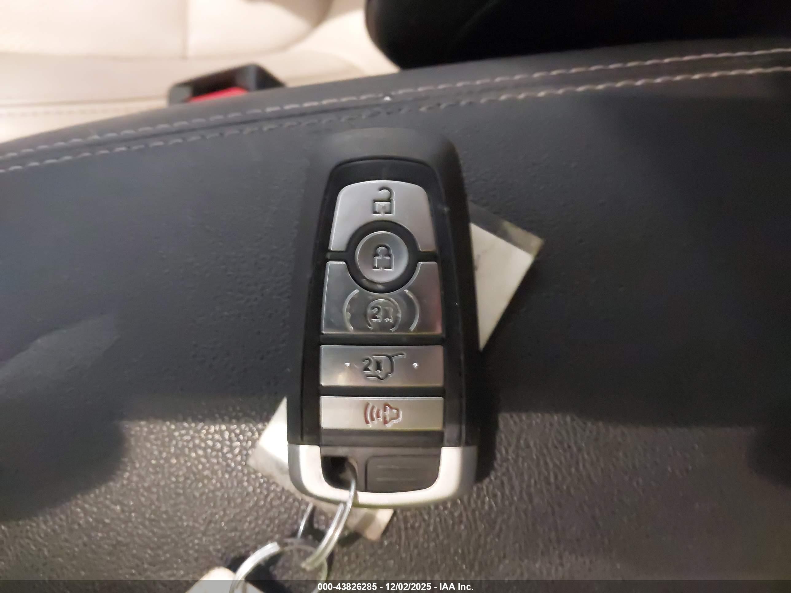 FORD ESCAPE image 11