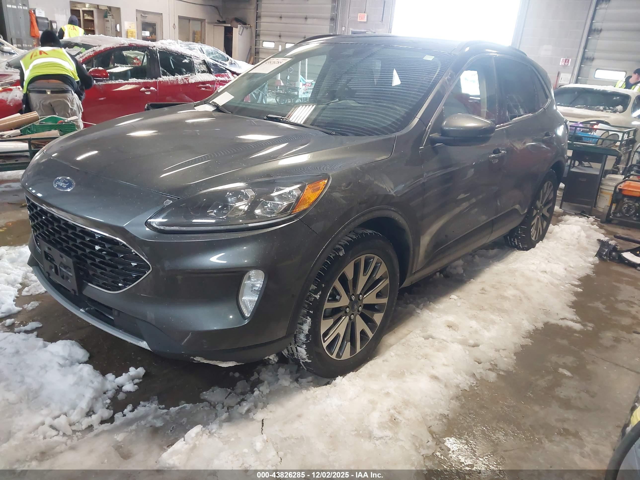 FORD ESCAPE image 2