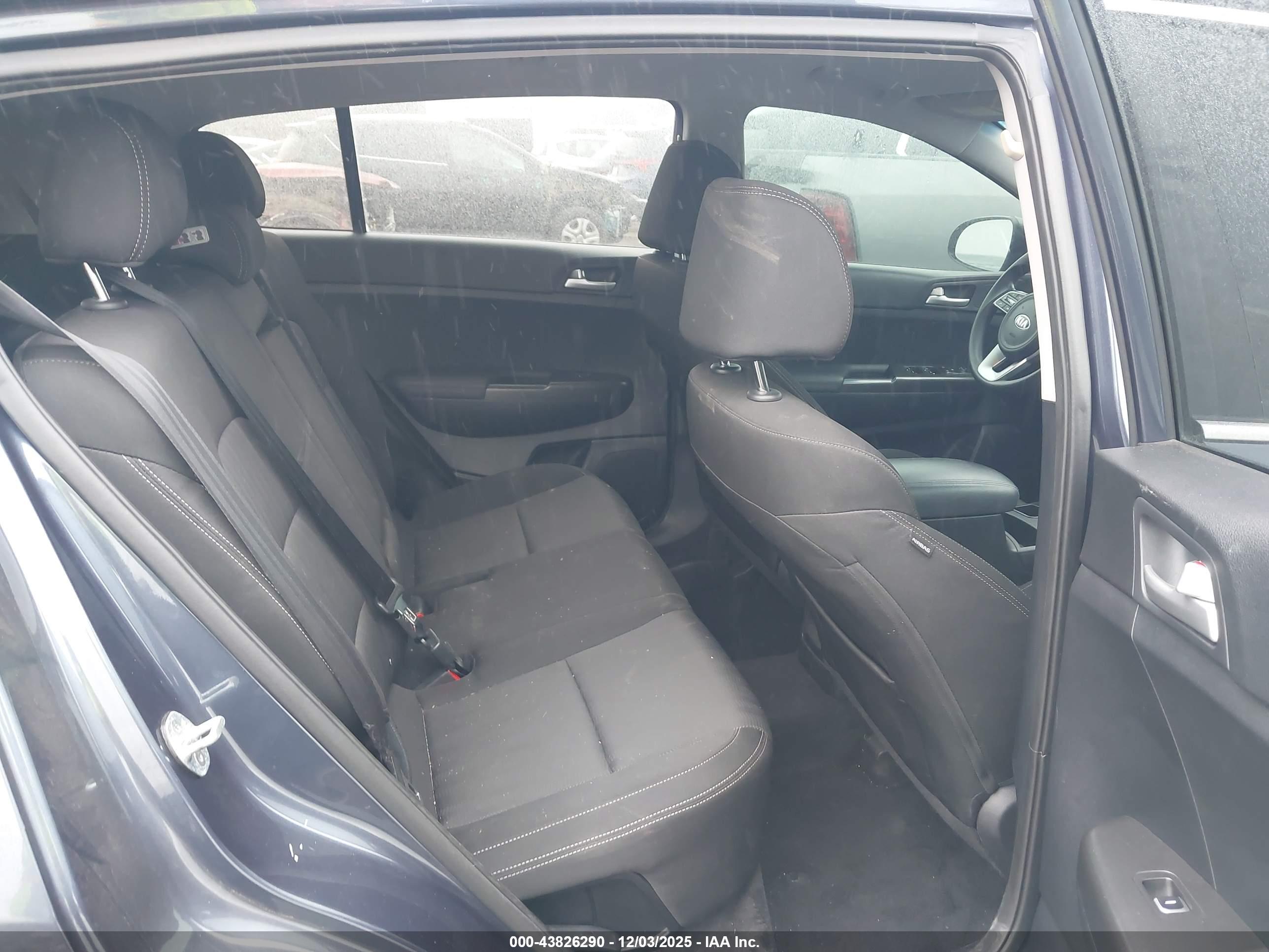 KIA SPORTAGE image 8