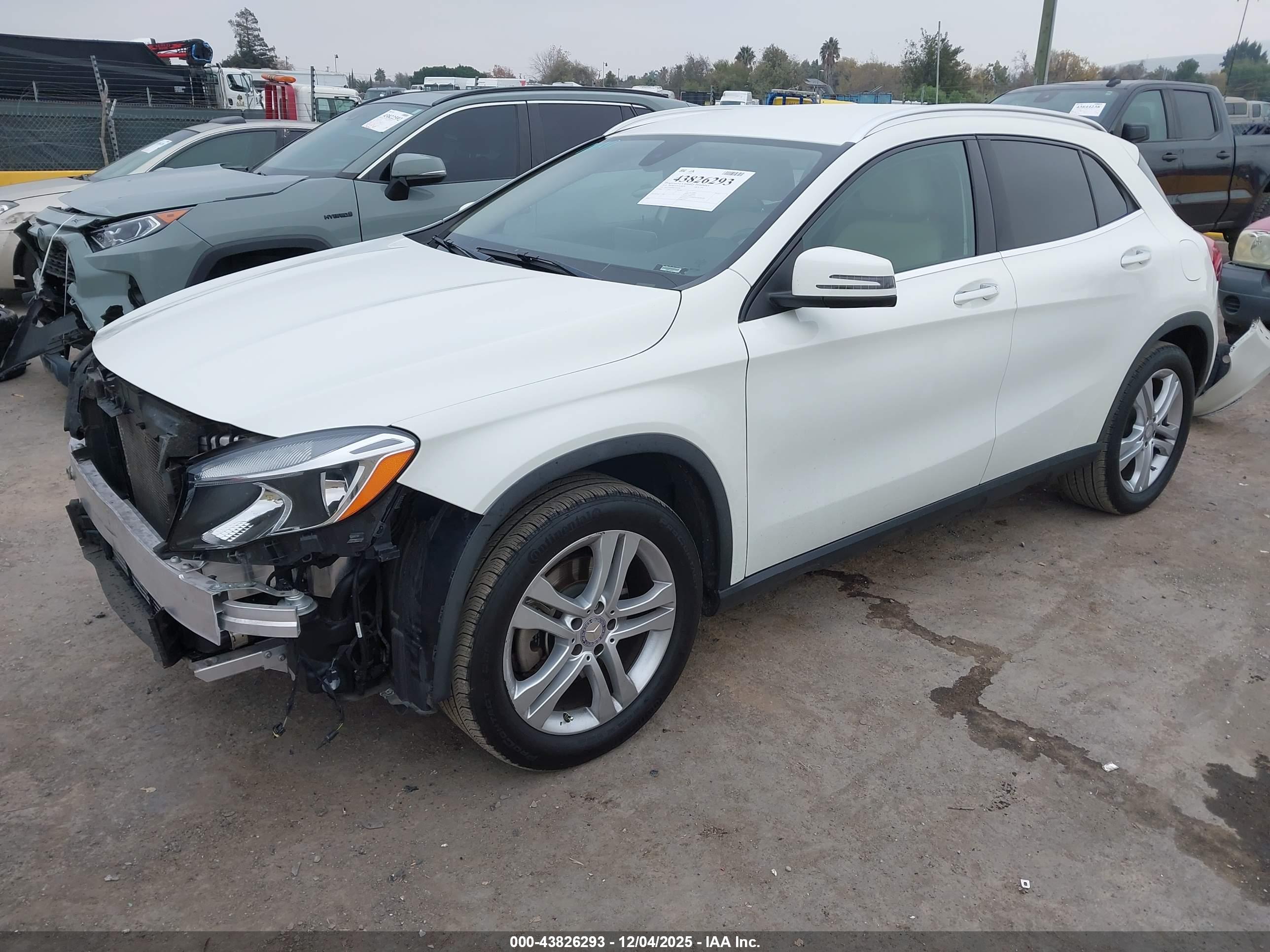 MERCEDES-BENZ GLA image 2