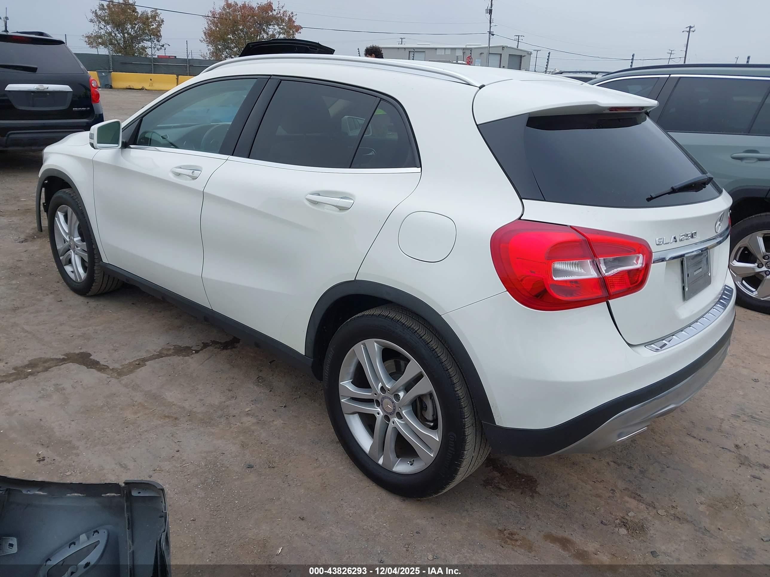 MERCEDES-BENZ GLA image 3