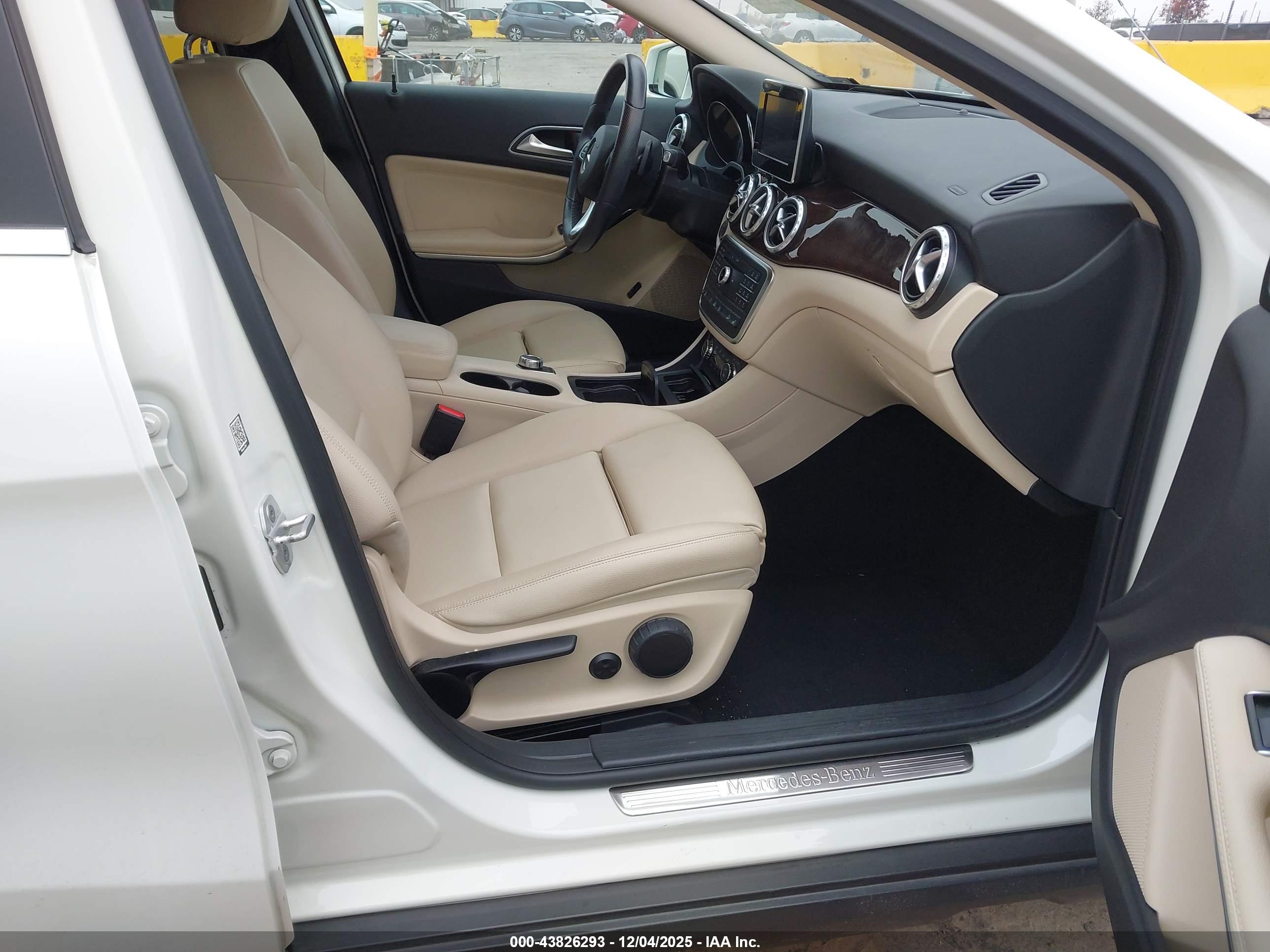 MERCEDES-BENZ GLA image 5