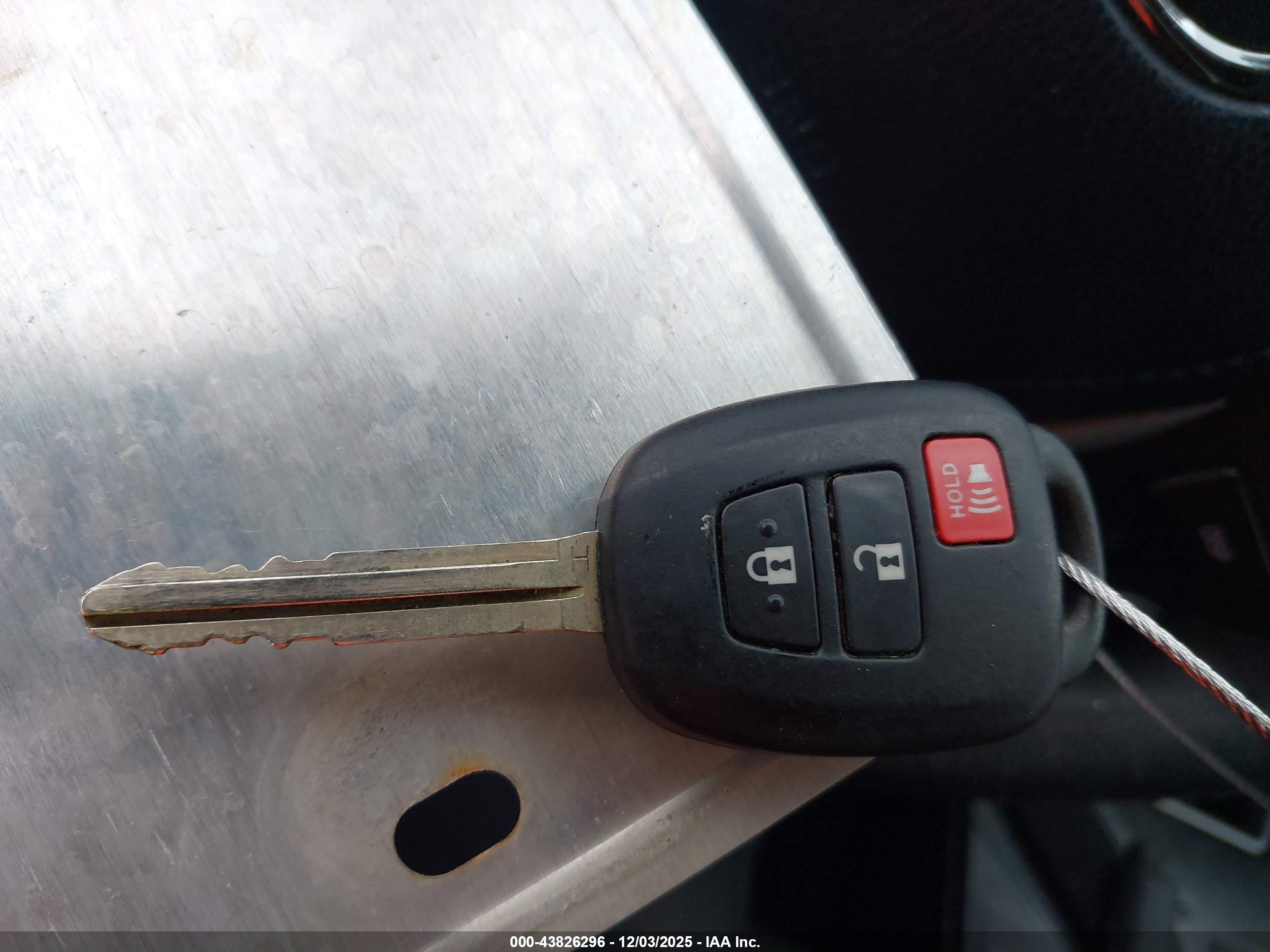TOYOTA RAV4 image 11