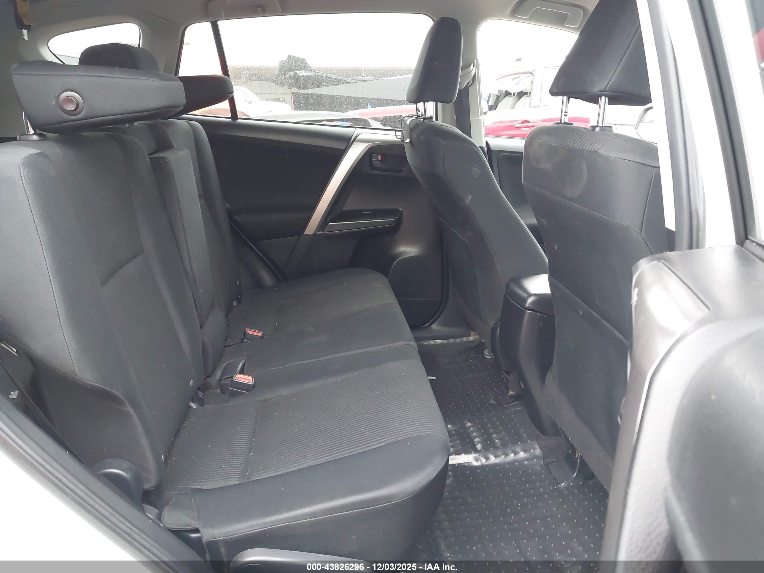 TOYOTA RAV4 image 8